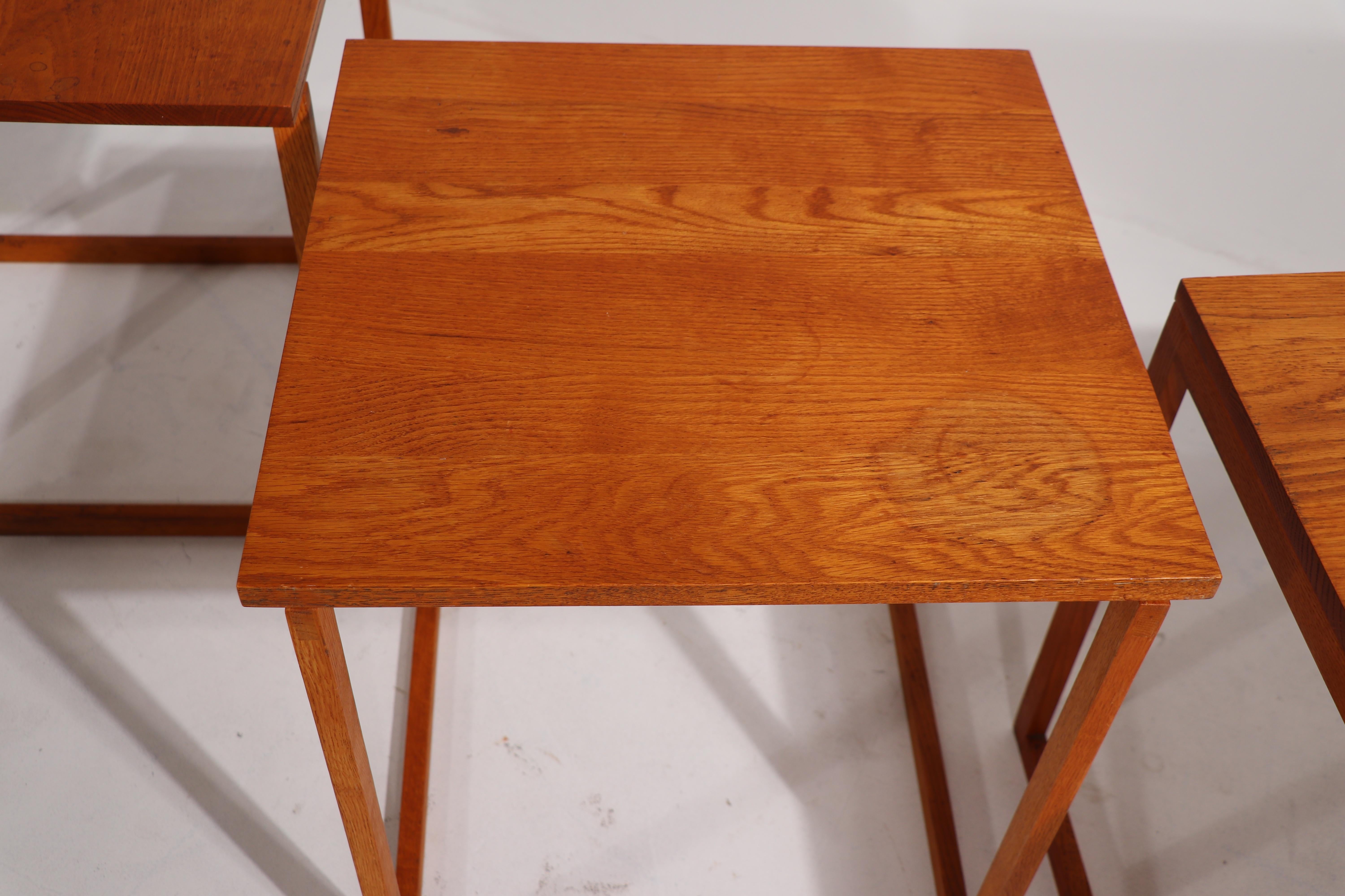 Scandinave moderne Tables cubiques gigognes en chêne de Kai Kristiansen pour Vildberg Mobelfabrik en vente