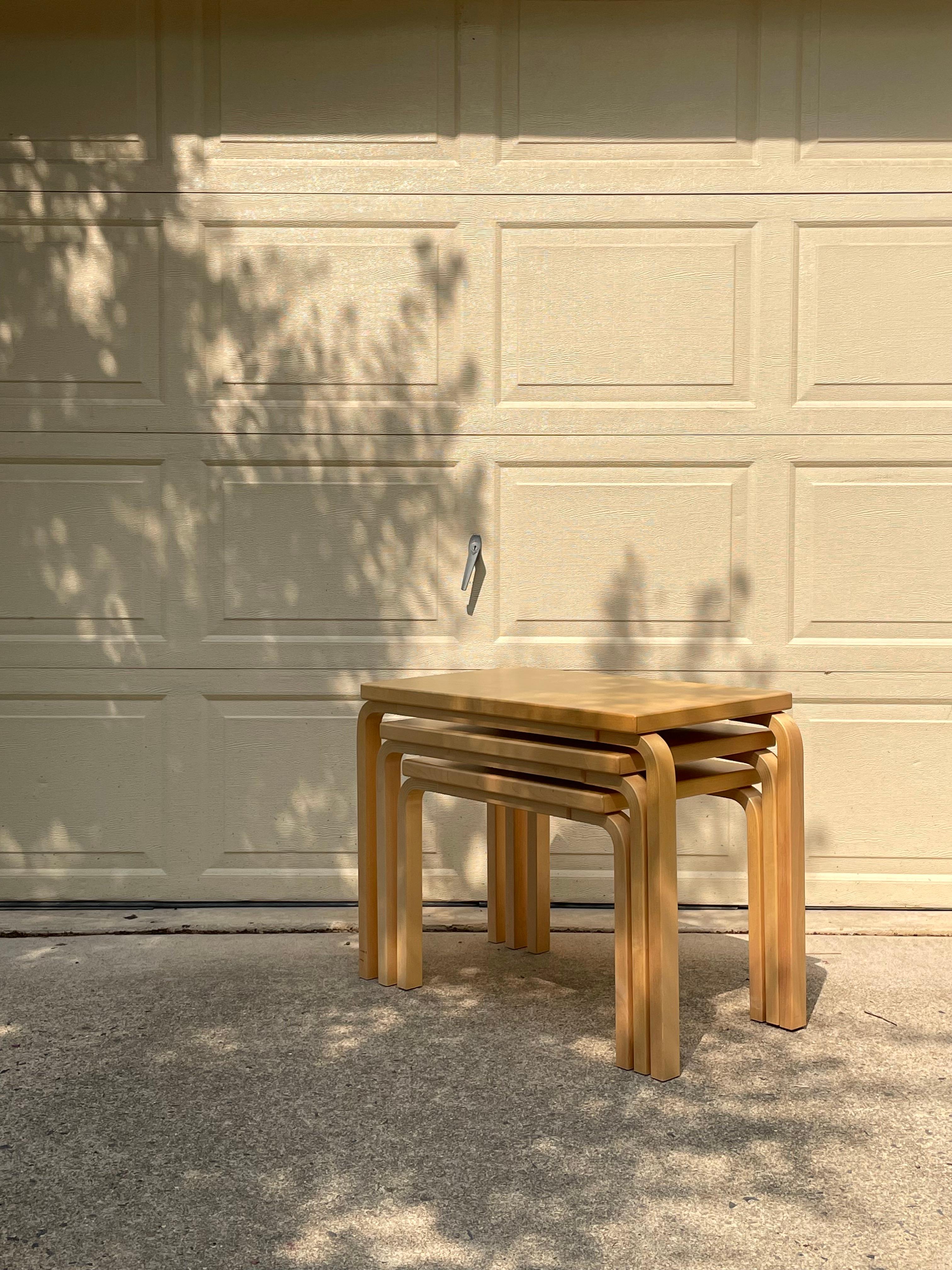 Nesting table 88 by Alvar Aalto for Artek In Good Condition In Centreville, VA