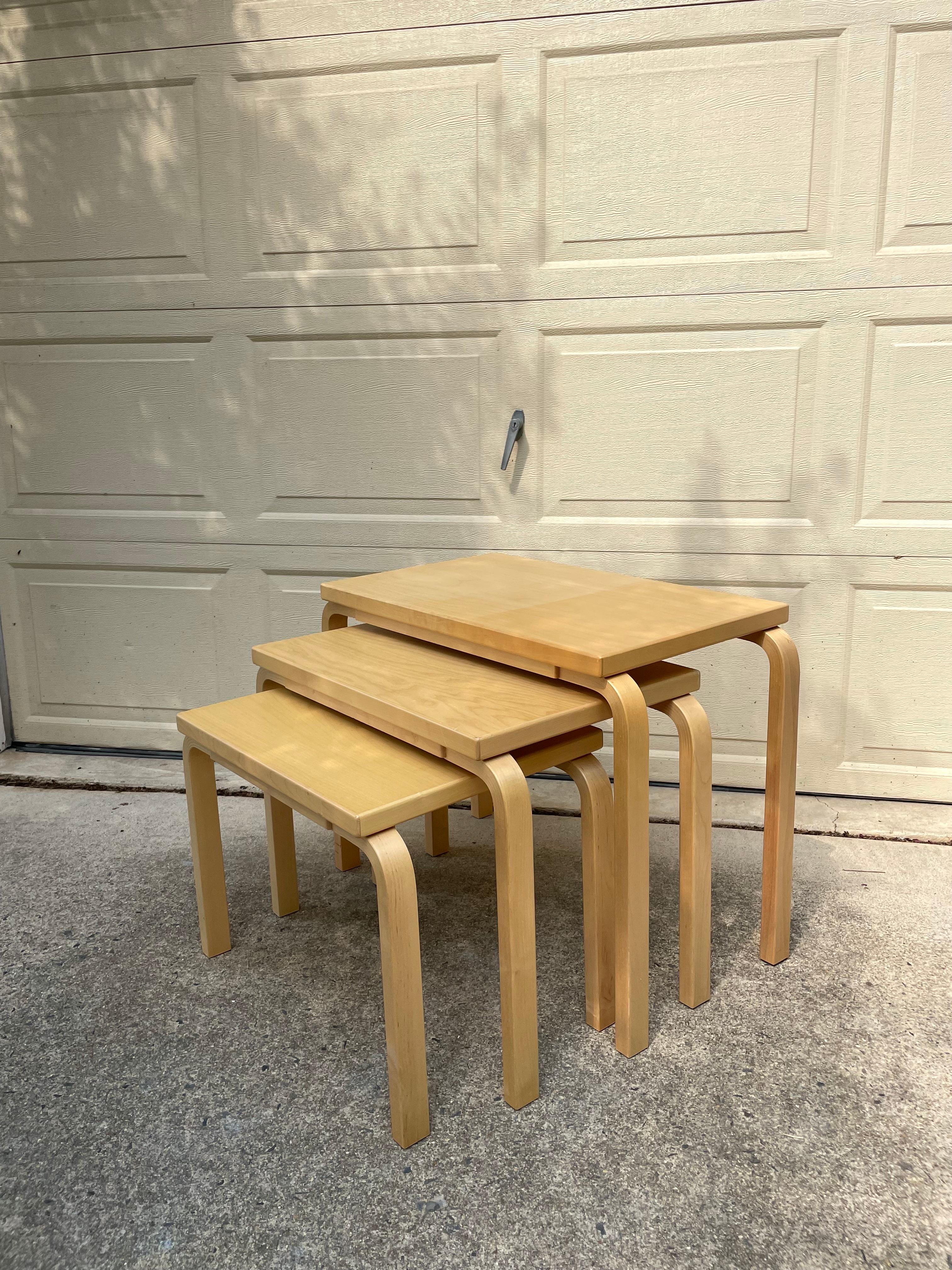 20th Century Nesting table 88 by Alvar Aalto for Artek