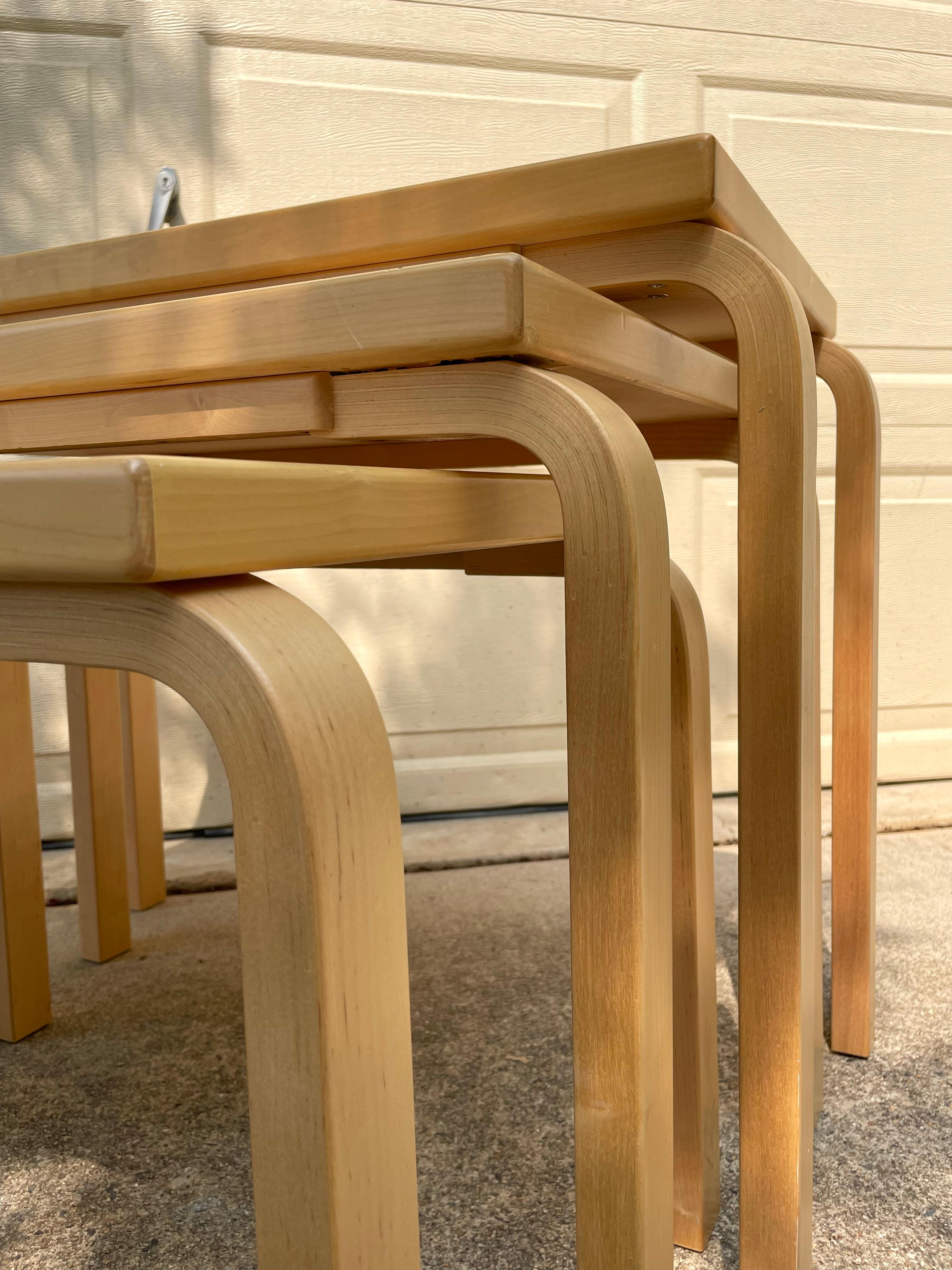 Nesting table 88 by Alvar Aalto for Artek 1