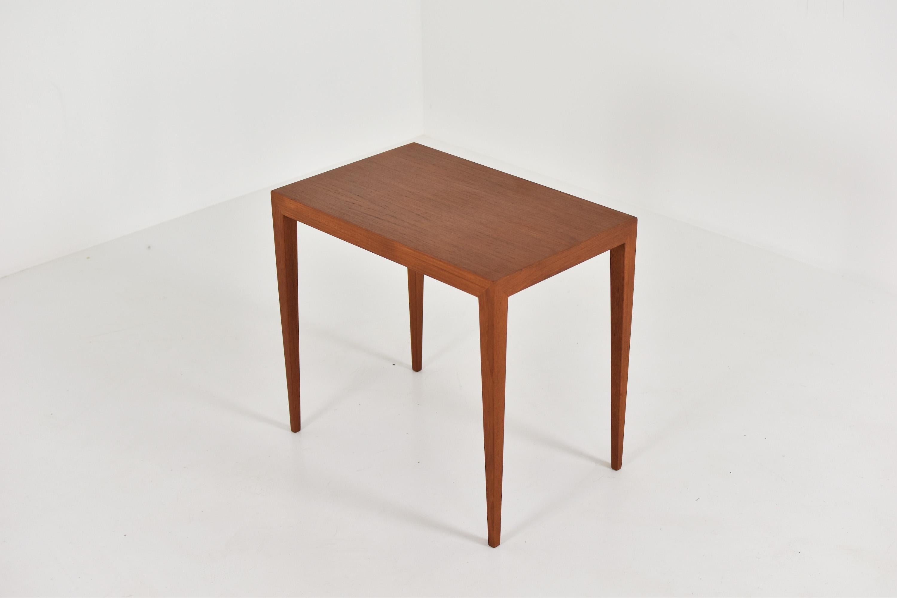 Elegant nesting table by Severin Hansen for Haslev Møbelfabrik, Denmark, 1950s. This side table is made out of teak and restored with love. Great example of high-end Scandinavian craftsmanship.

Measurements:
H 52 x W 56.5 x 36.5 cm.