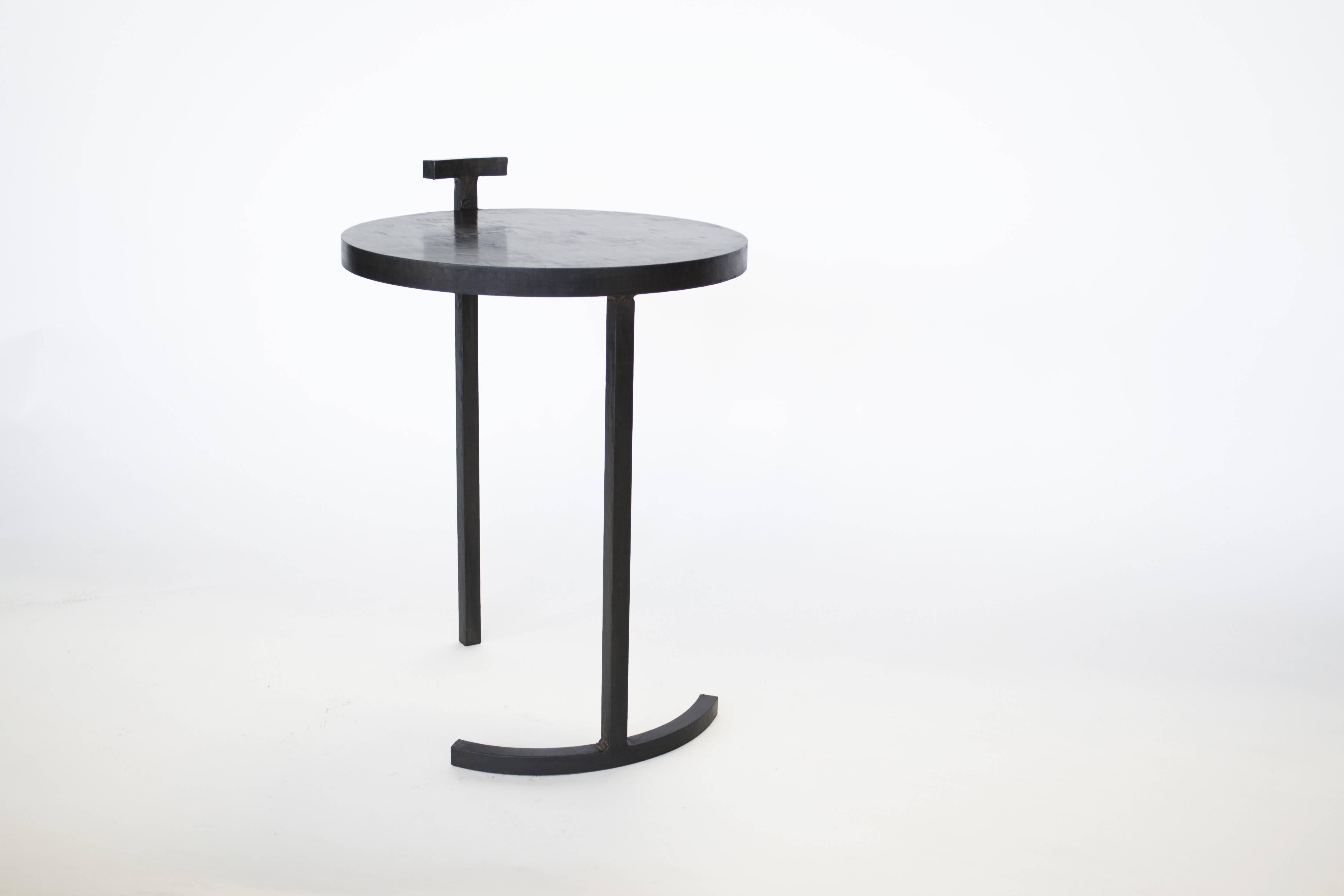 Moulage Nesting Side Table Set Modern Round Pair End Table Cast Blackened Waxed Steel en vente
