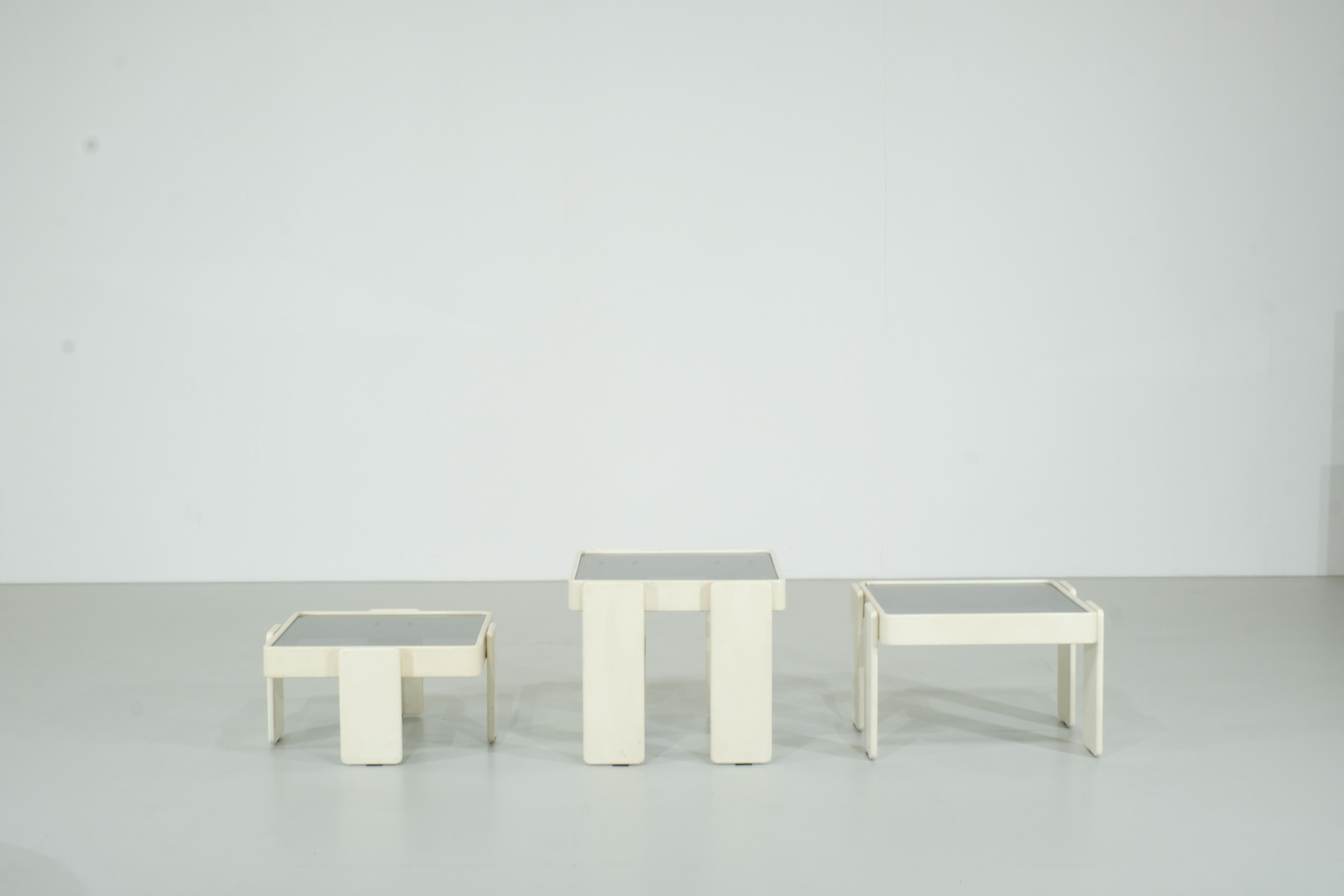 20th Century Nesting tables by Gianfranco Frattini for Cassina - 1970s For Sale