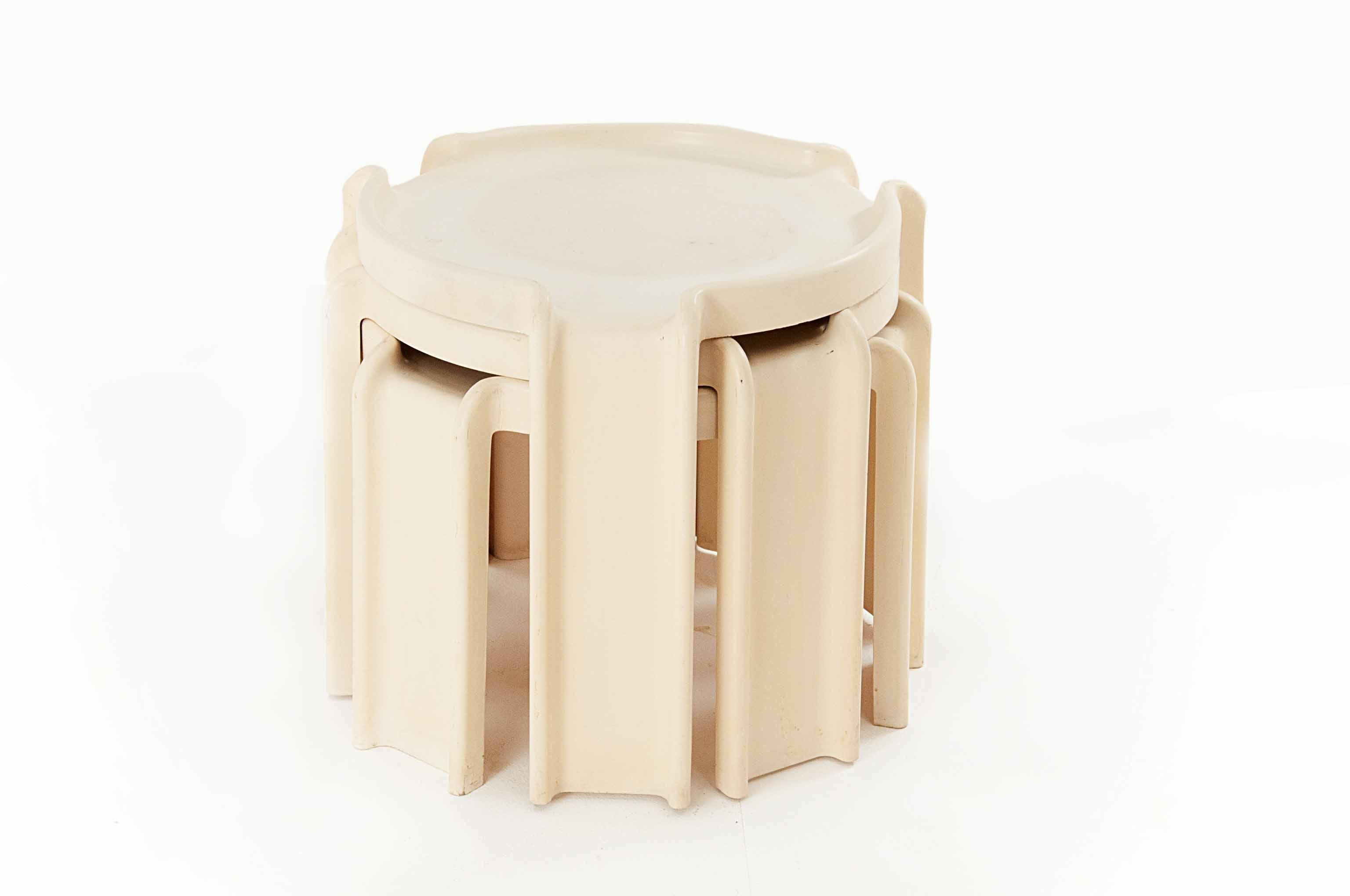 Nesting Tables by Giotto Stoppino for Kartell, Italy 1960, in White Color In Good Condition In Auribeau sur Siagne, FR