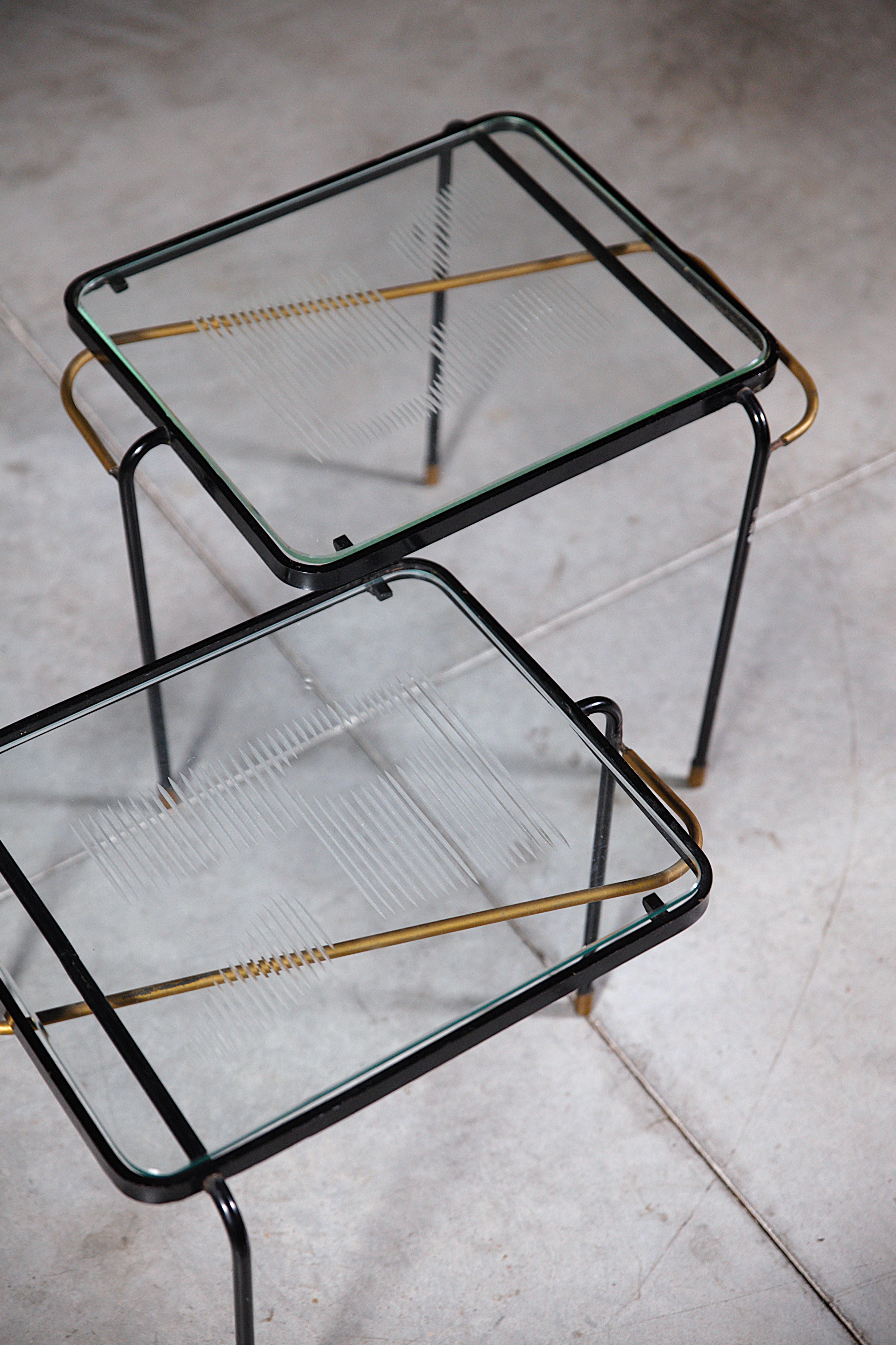 Laqué Tables gigognes par Mathieu Matégot France années 1950 en vente