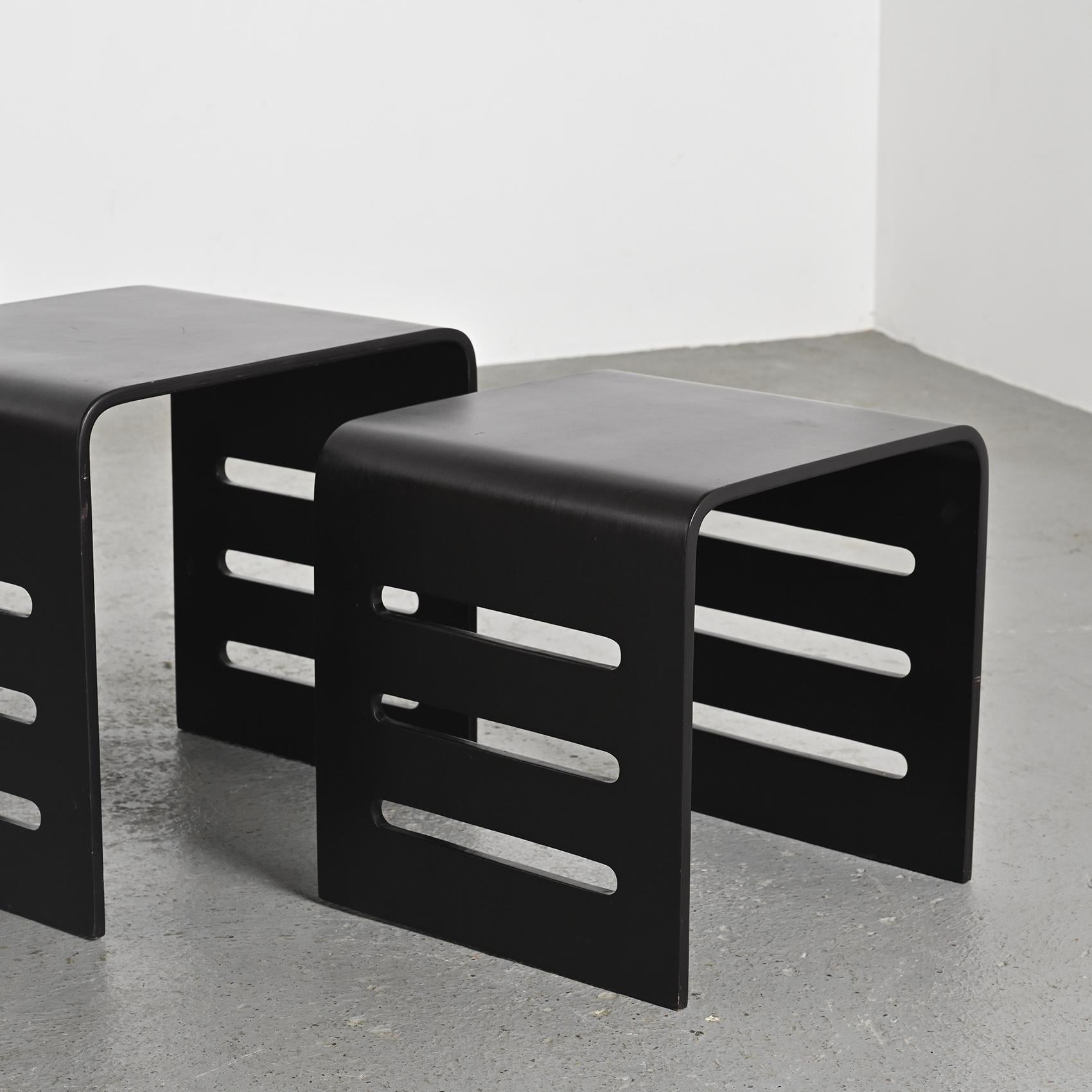 Set of 3 black-lacquered wooden nesting tables, designed by Ricardo Blanco, an Argentine designer active in the 1970s.

These nesting tables stand out for their simple and functional design, featuring horizontal cutouts that add lightness and
