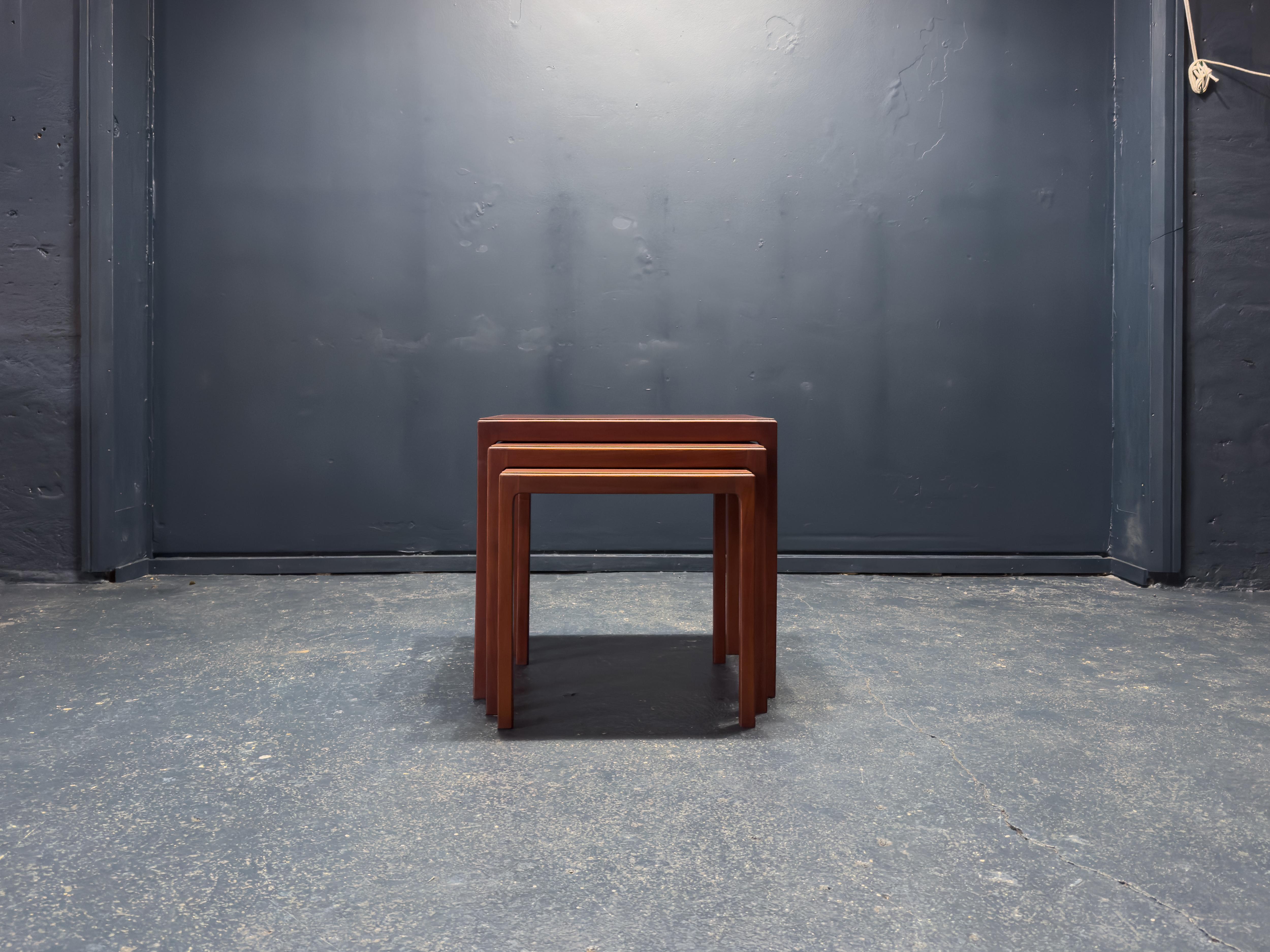 Mid-Century Modern Tables gigognes en vente