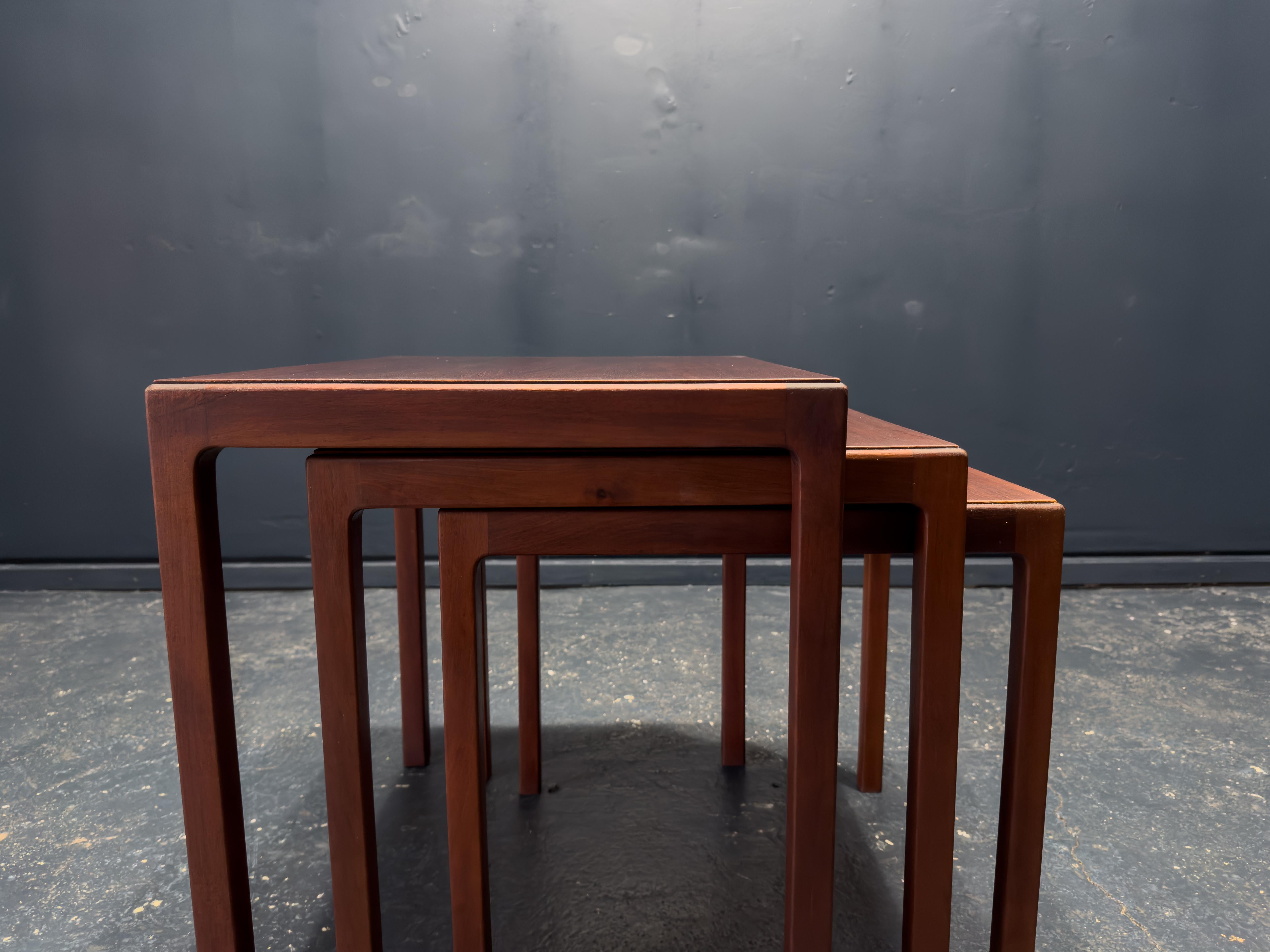 Milieu du XXe siècle Tables gigognes en vente