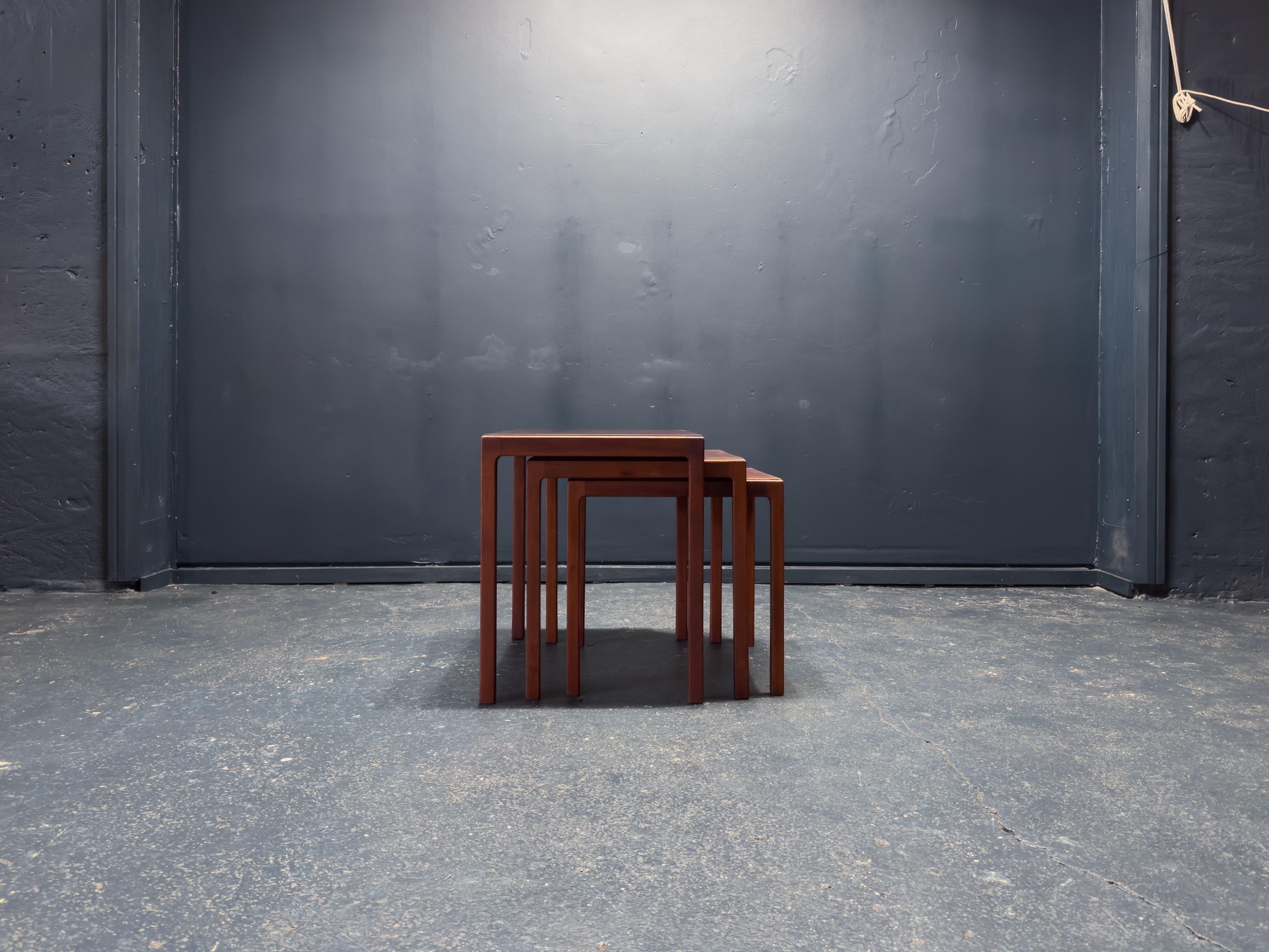 Tables gigognes en vente 1