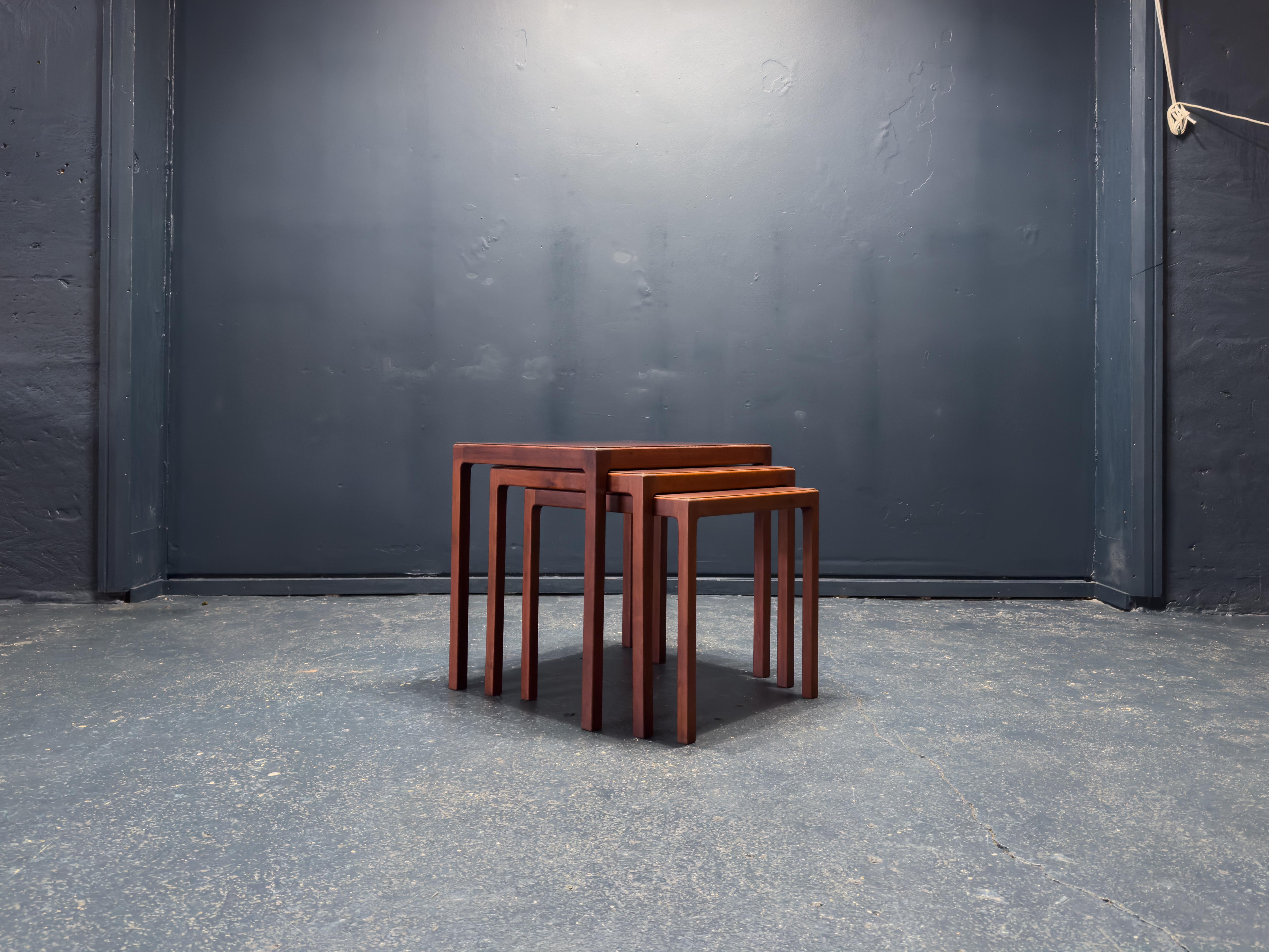 Tables gigognes en vente 2