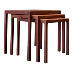 Tables gigognes