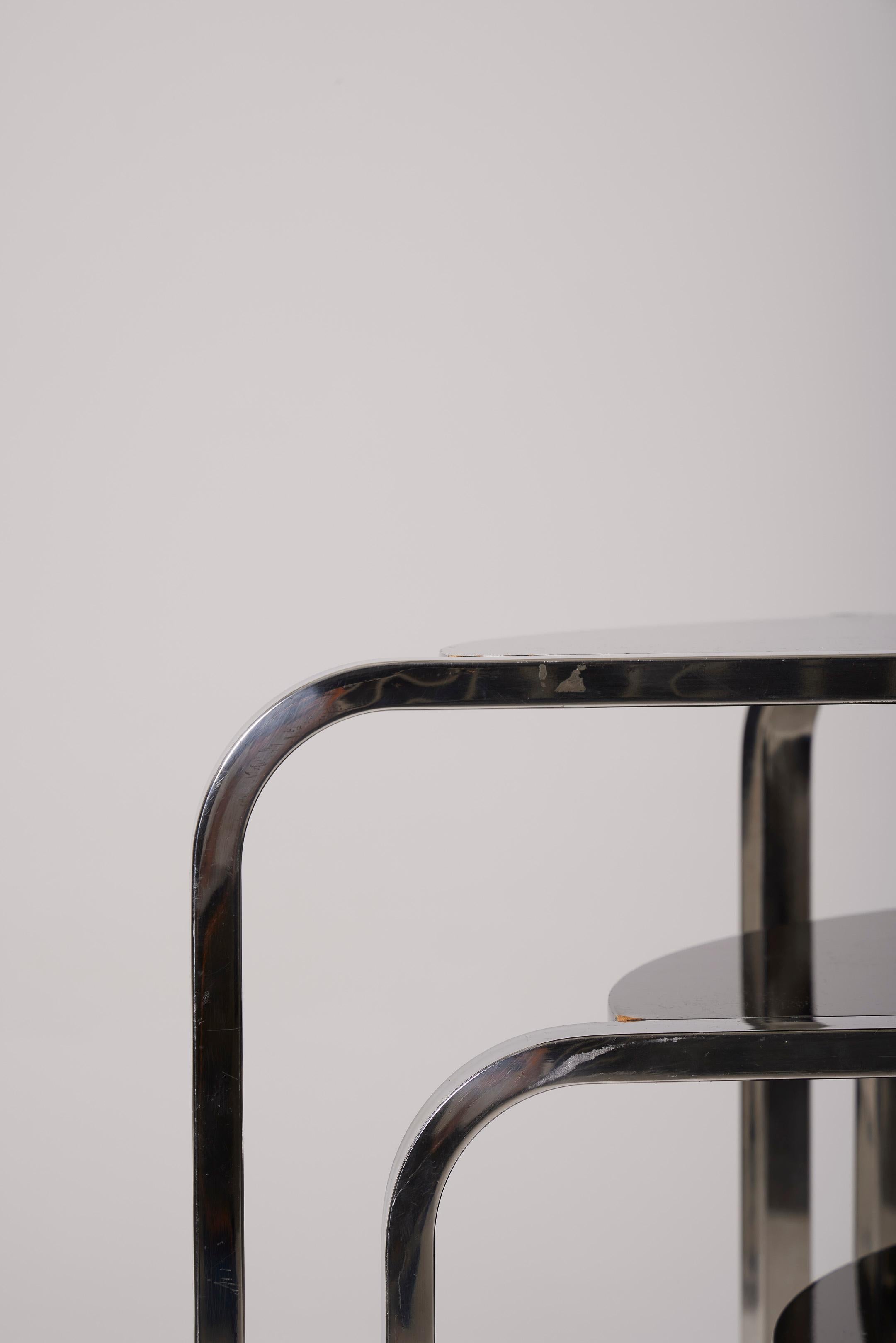 Nesting tables in metal and black lacquered wood For Sale 6