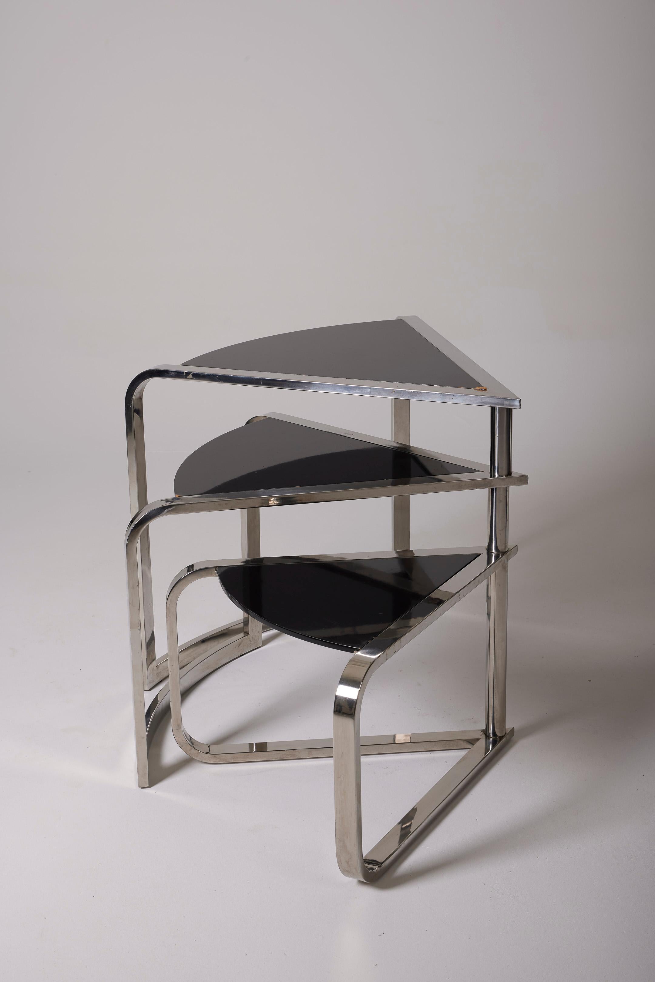 Nesting tables in metal and black lacquered wood In Good Condition For Sale In PARIS, FR