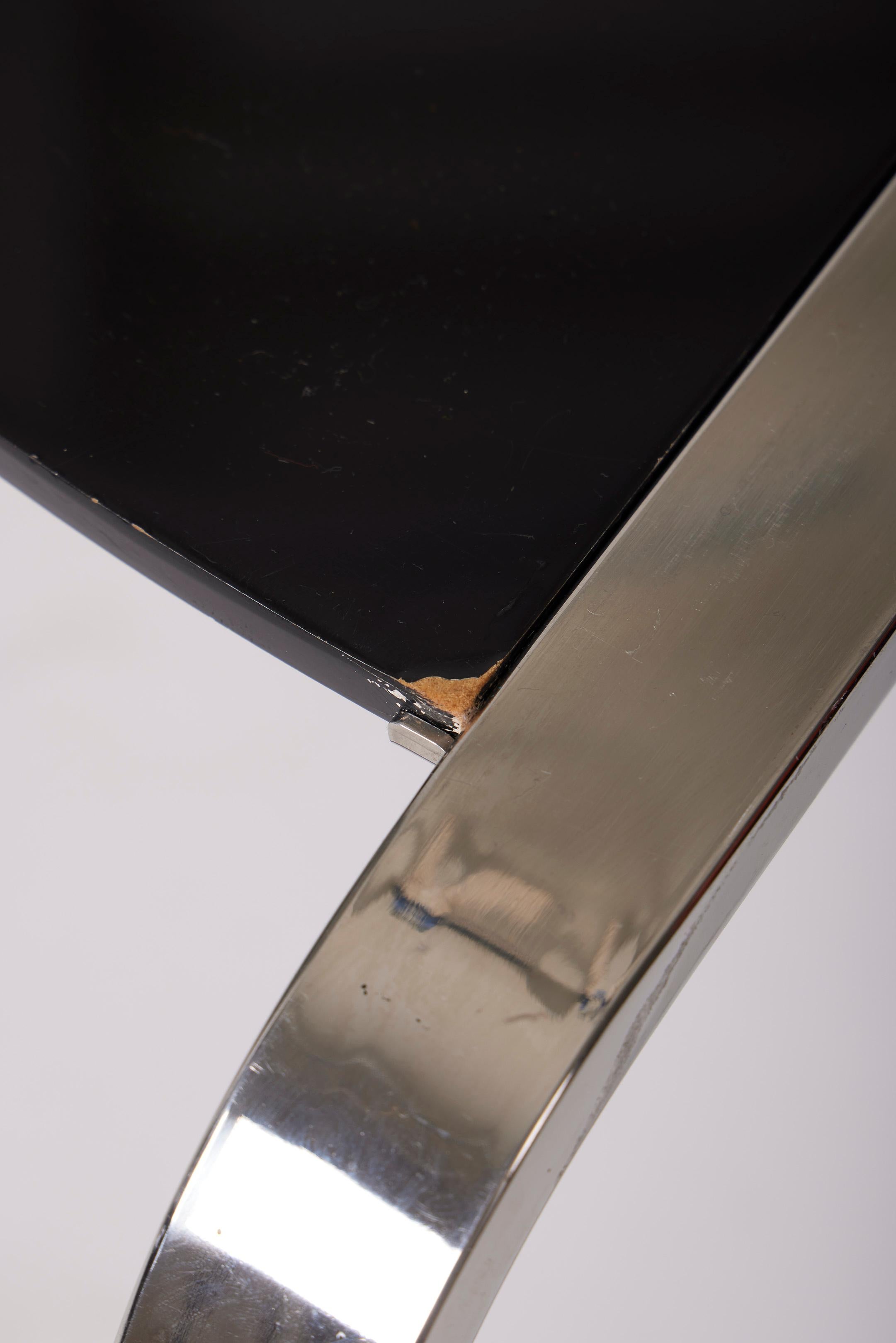 Nesting tables in metal and black lacquered wood For Sale at 1stDibs