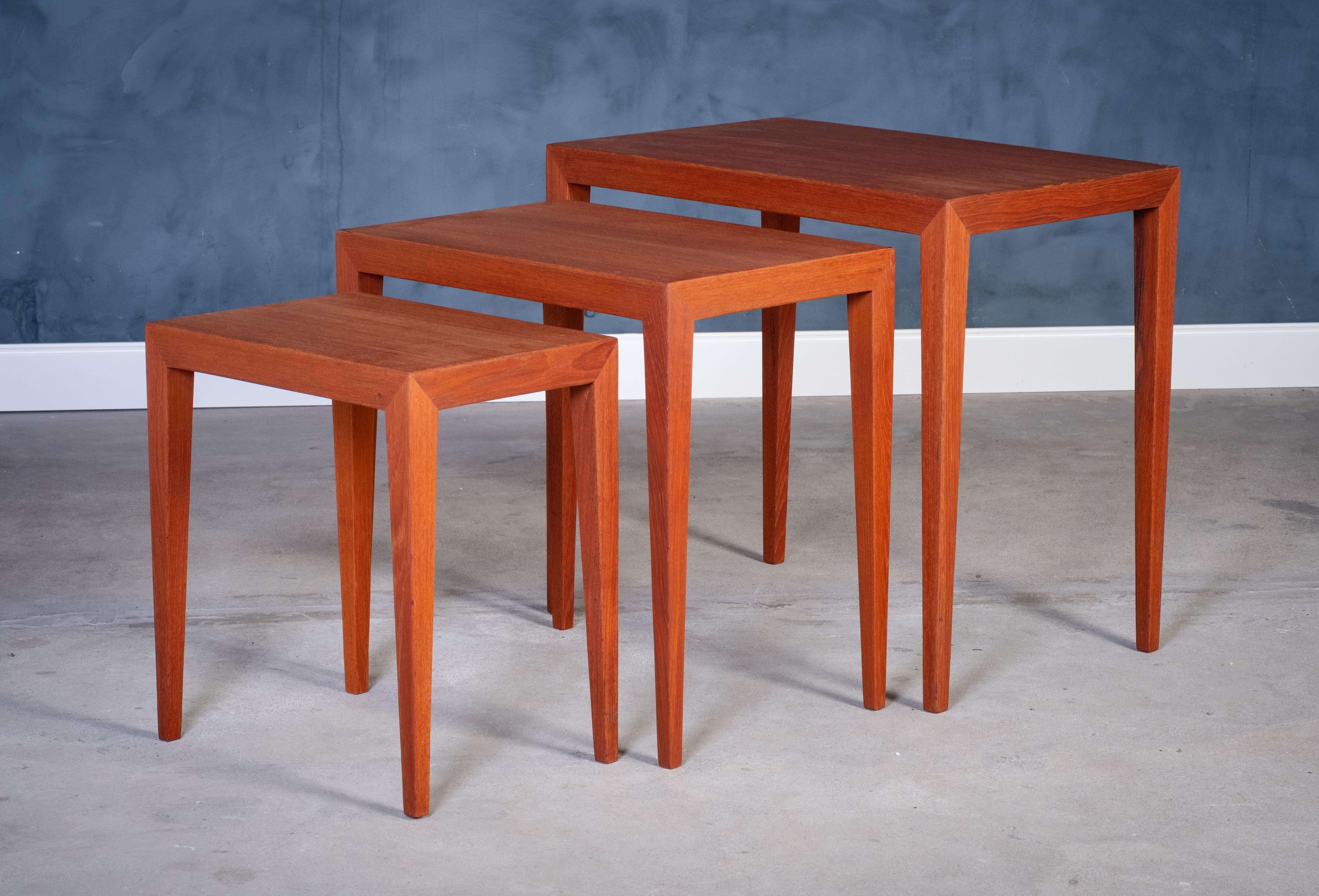 Mesas nido de teca de Severin Hansen para Haslev Møbelfabrik, Años 50, Juego de 3 en Excelente estado para la venta en Nørre Aaby, DK