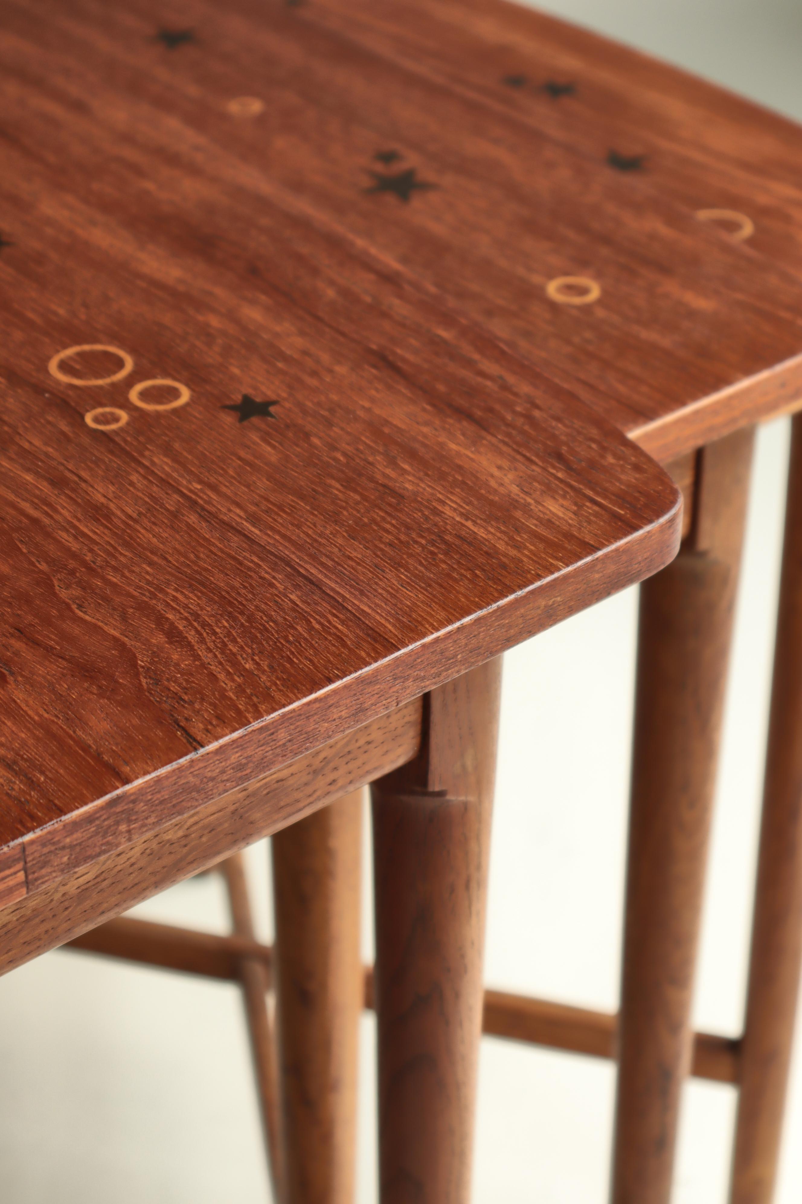 Nisttische aus Teak, Eiche und Intarsien von Svend Aage Madsen, Dänemark, 1950er Jahre im Angebot 3