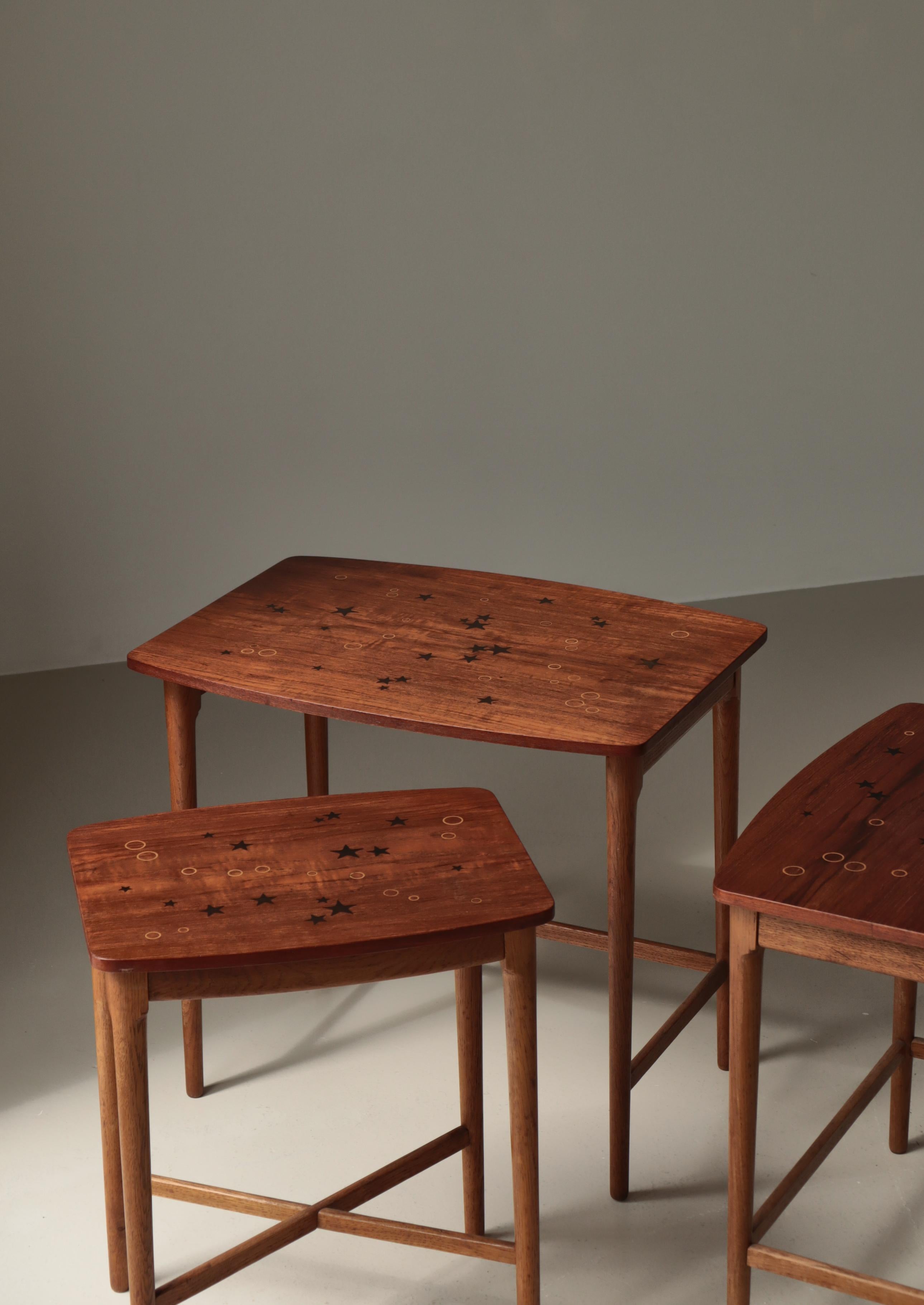 Nisttische aus Teak, Eiche und Intarsien von Svend Aage Madsen, Dänemark, 1950er Jahre im Angebot 5