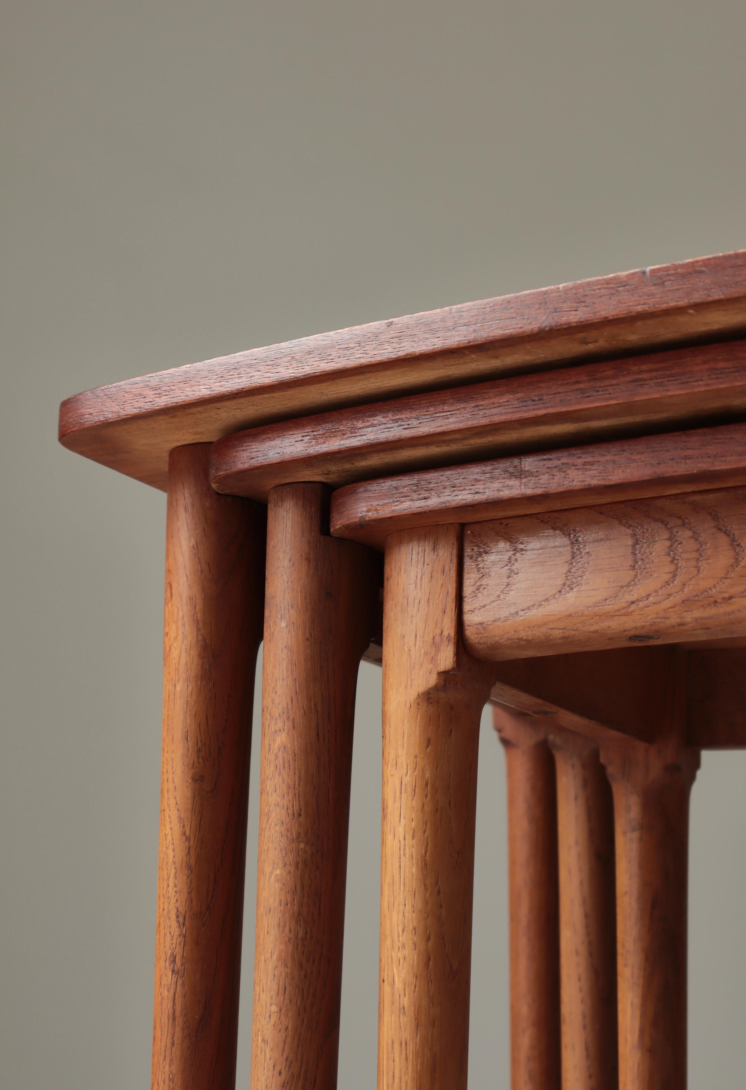 Nisttische aus Teak, Eiche und Intarsien von Svend Aage Madsen, Dänemark, 1950er Jahre (Teakholz) im Angebot