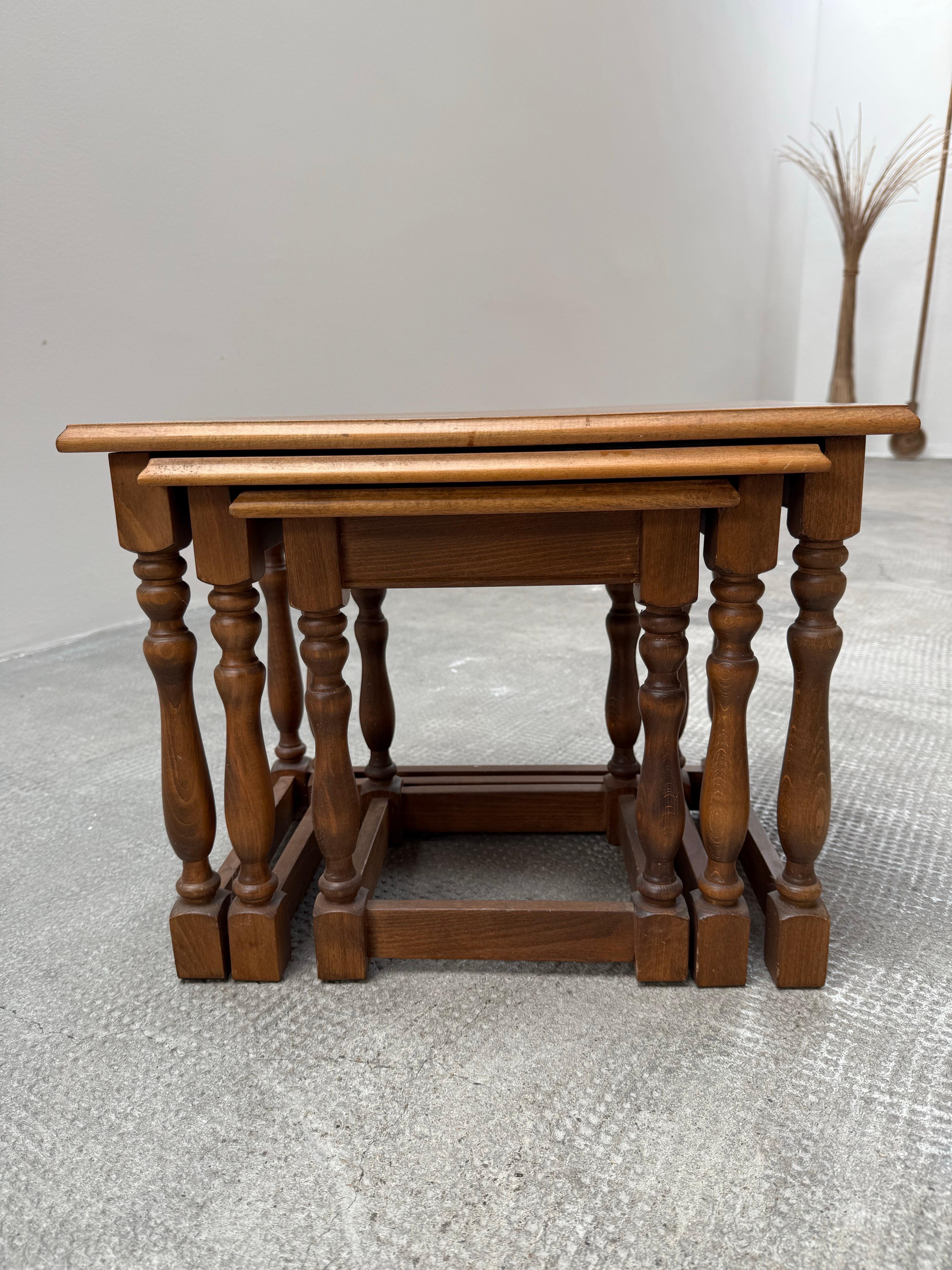 Stapeltische Tisch Beistelltisch Blumentisch Nussbaum, Deutschland 1950er Jahre im Angebot 4