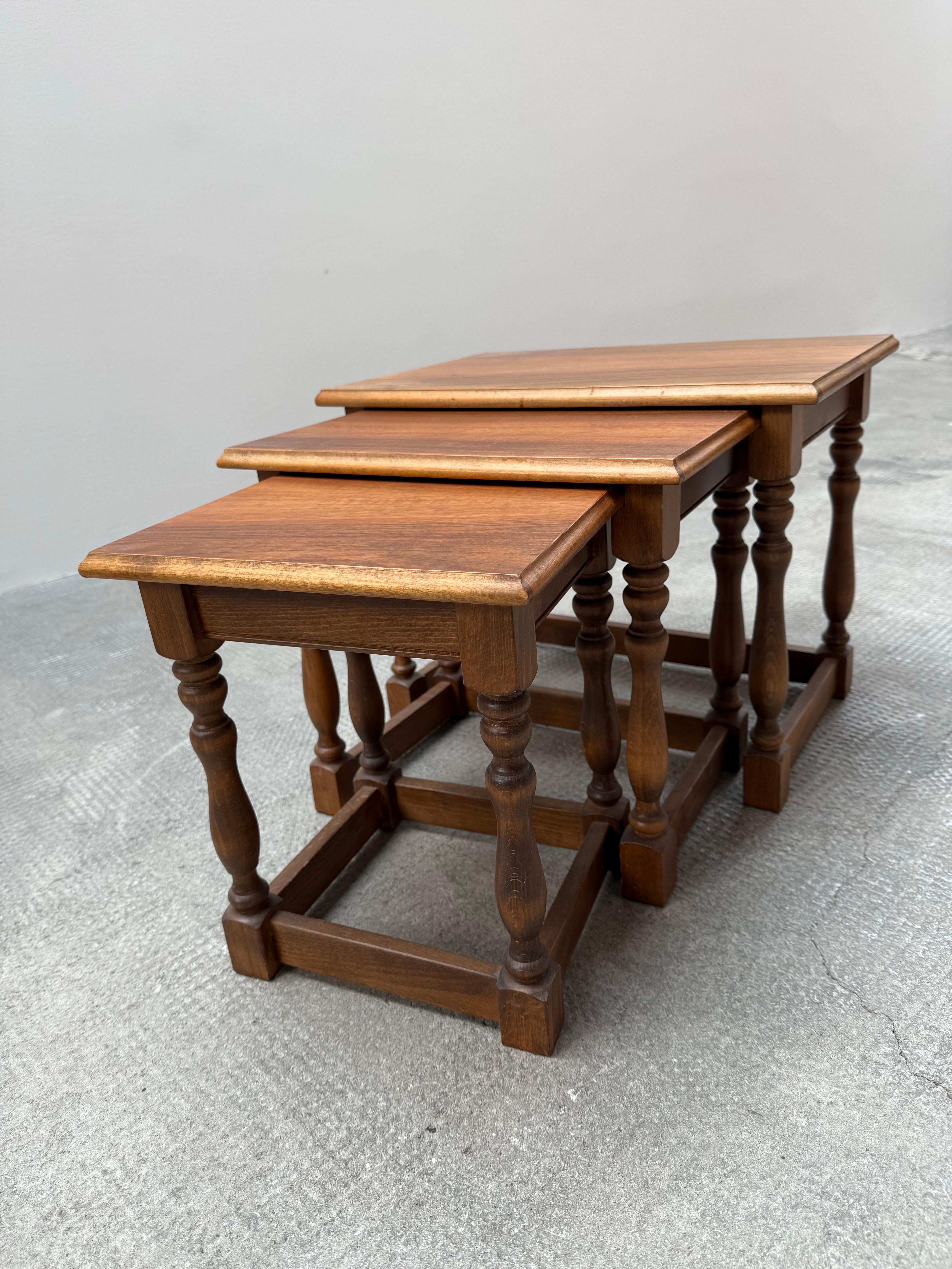 Stapeltische Tisch Beistelltisch Blumentisch Nussbaum, Deutschland 1950er Jahre im Angebot 8