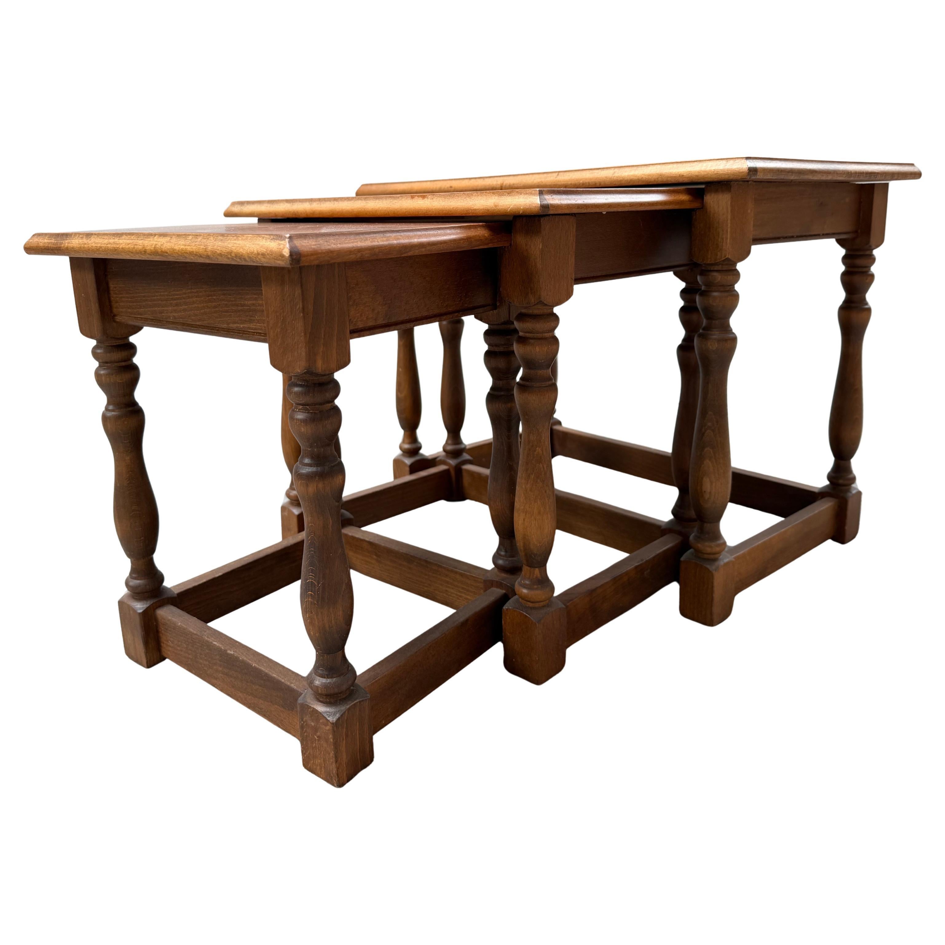 Stapeltische Tisch Beistelltisch Blumentisch Nussbaum, Deutschland 1950er Jahre im Angebot
