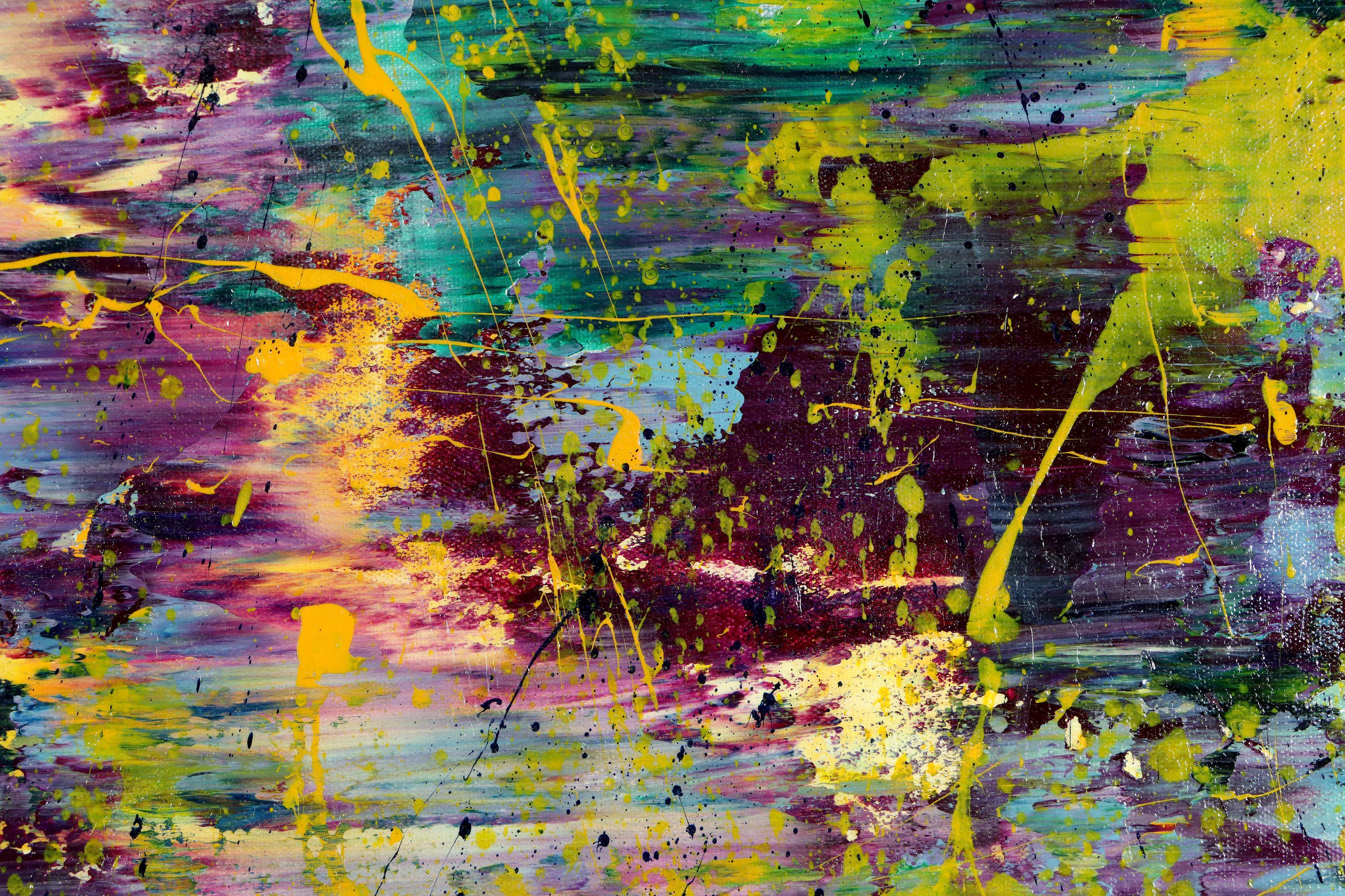     Überdimensionale abstrakte Malerei  Acryl auf Leinwand      Dieses Kunstwerk wurde durch Überlagerung und Vermischung von gelben, hellvioletten, blauen und grünen Schichten mit einer Schicht aus feinen irisierenden Partikeln und einer glänzenden