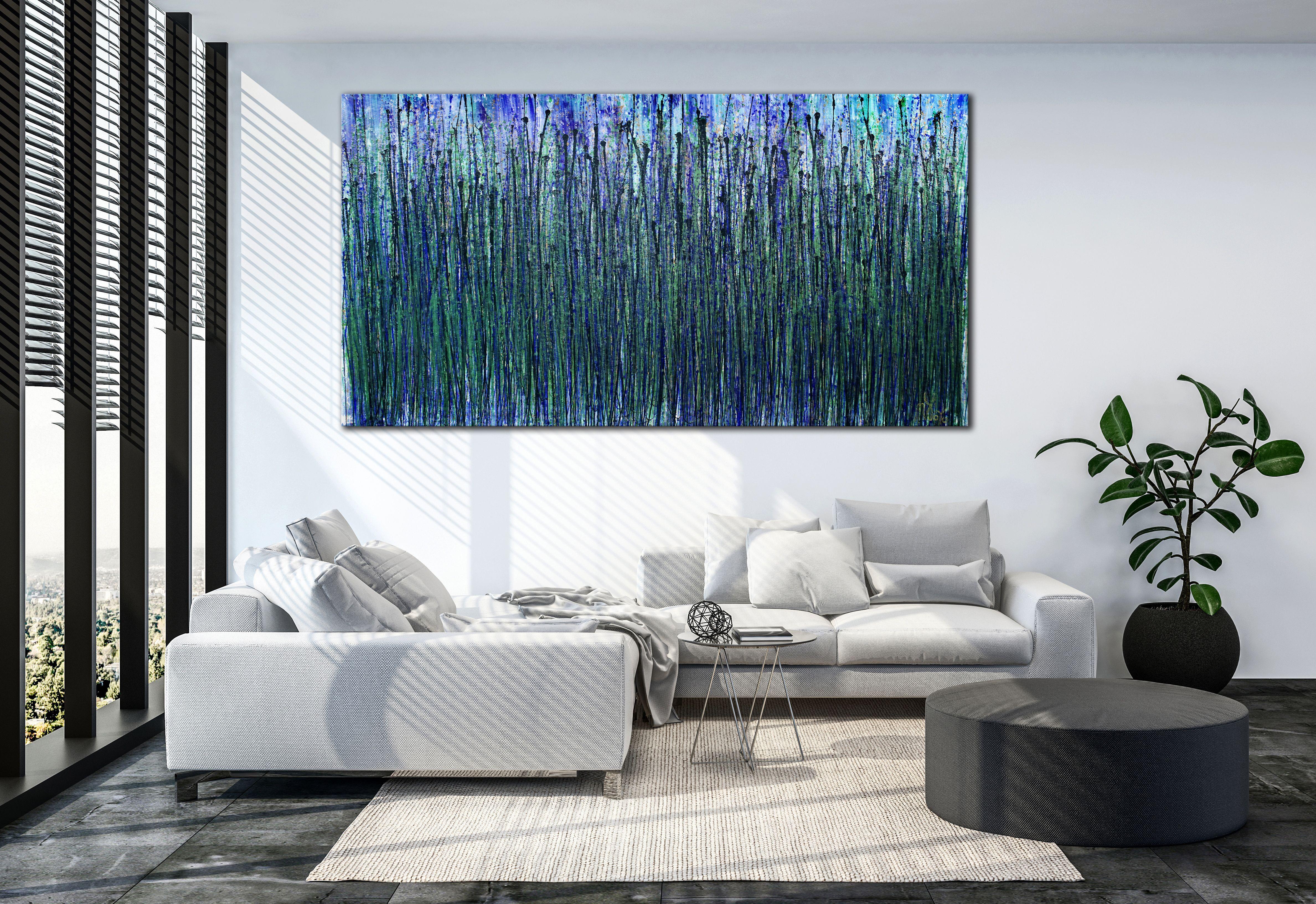 Opere d'arte astratte con colori semitrasparenti mescolati a medium mica illuminanti. Questo quadro ha un'atmosfera acquatica, con sottili cambiamenti di colore, soprattutto verde e blu, con un tocco di giallo chiaro lucido. Questo dipinto arriva in