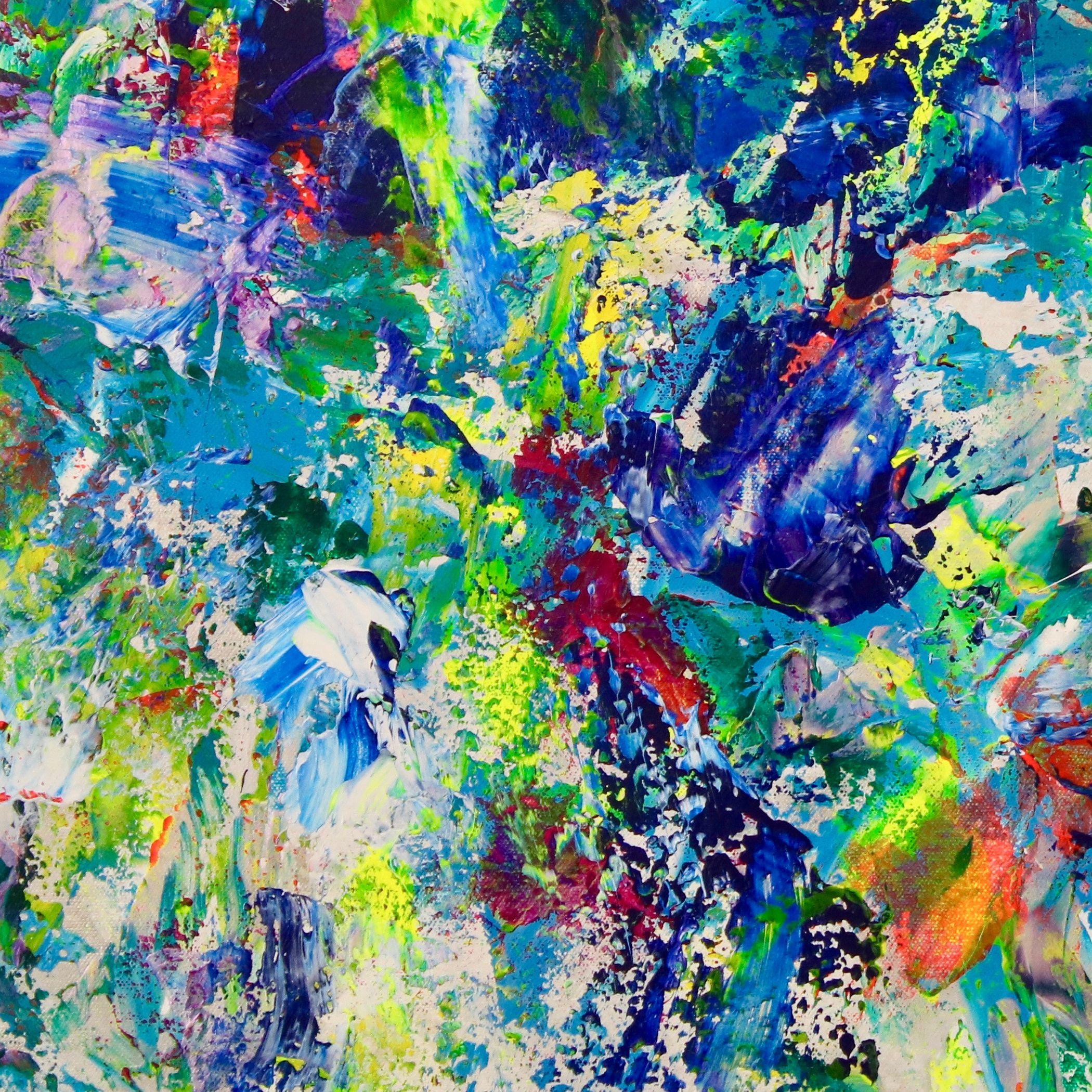 Eindrucksvolle, kräftige, abstrakte Blautöne kontrastieren mit Grün, Silber, irisierendem Grün, Lila und Blau sowie Gelb mit Schattierungen von Magenta, Orange und Rosa. Eine wahre Explosion von Farben, Formen und Texturen.    Dieses Gemälde wird