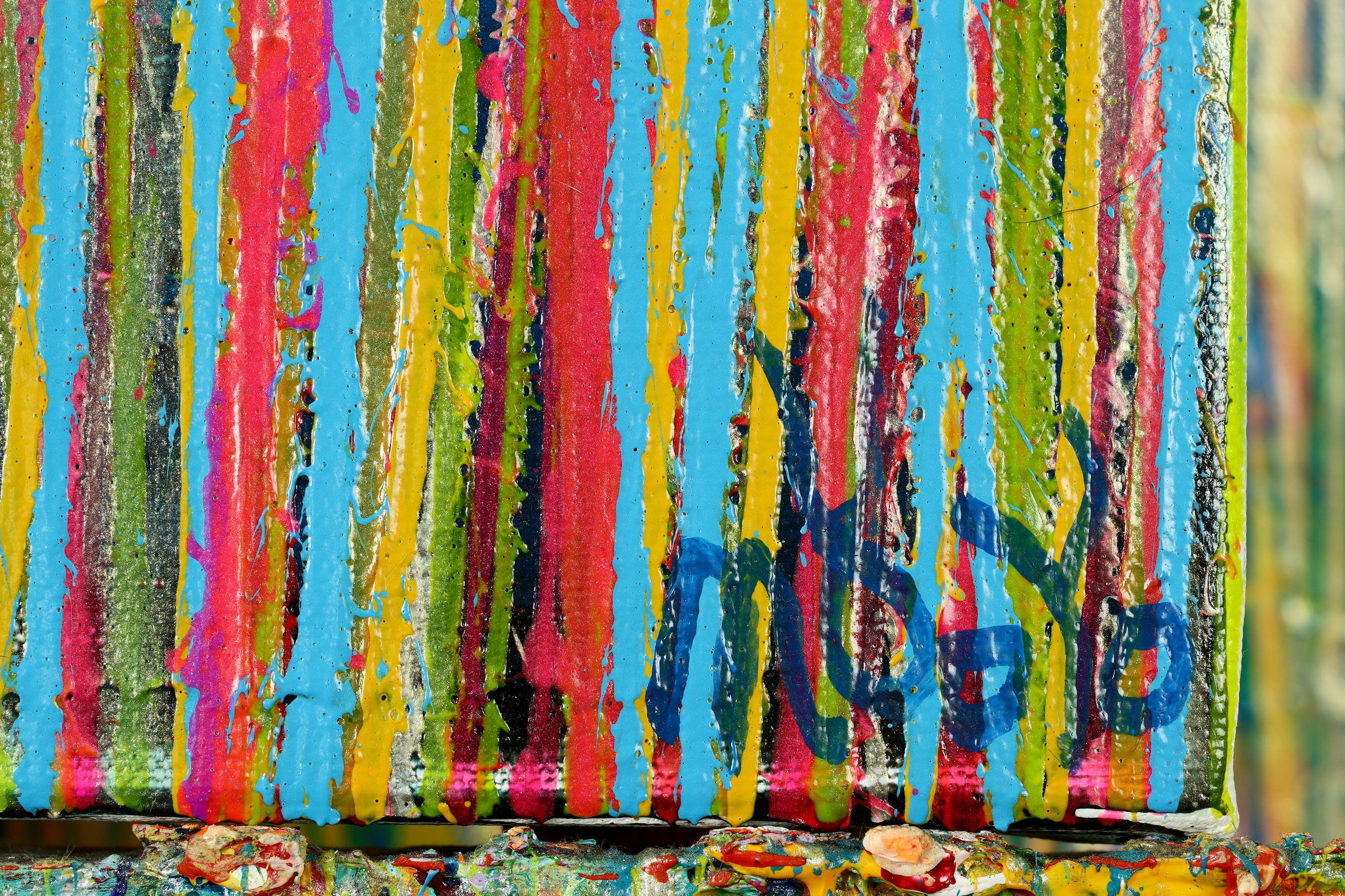 Expresivo abstracto moderno, audaz lleno de vida, brillo y resplandor! inspirado en la naturaleza. Tonos de verde iridiscente, rojo, rosa, naranja pálido y algo de morado sobre fondo azul. firmado delante.    Incluyo un certificado de autenticidad