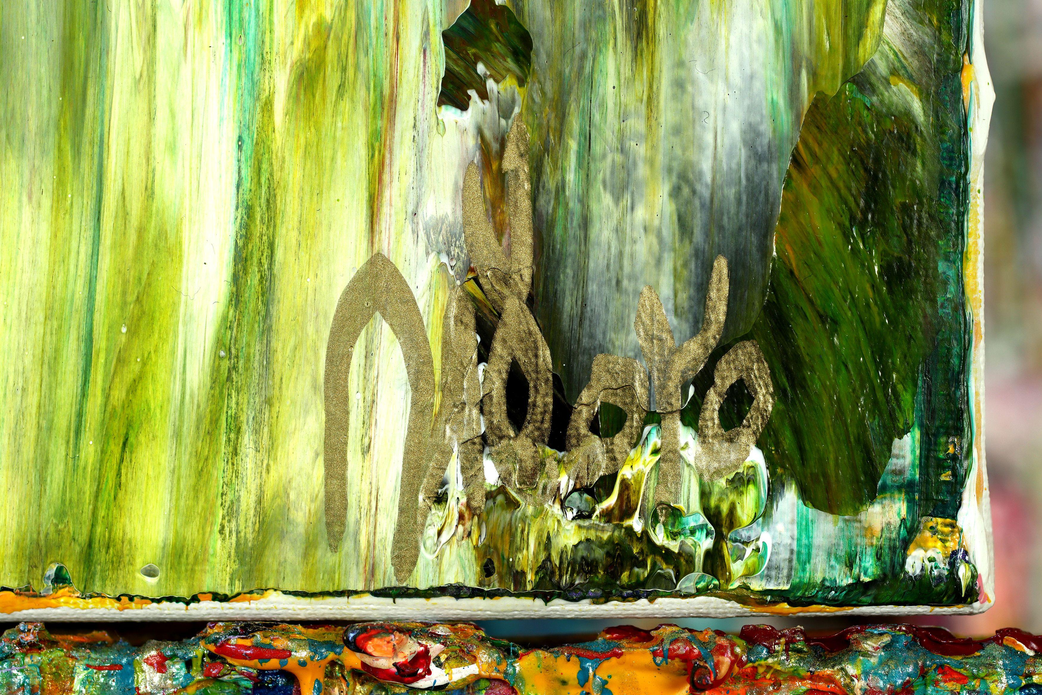 Astratto con colori vivaci ispirati alla natura, tonalità di verde, giallo e bianco trasparente con finitura lucida. Creati utilizzando spatole e strati di vernice fine. Firmato davanti.    Includo un certificato di autenticità che elenca i