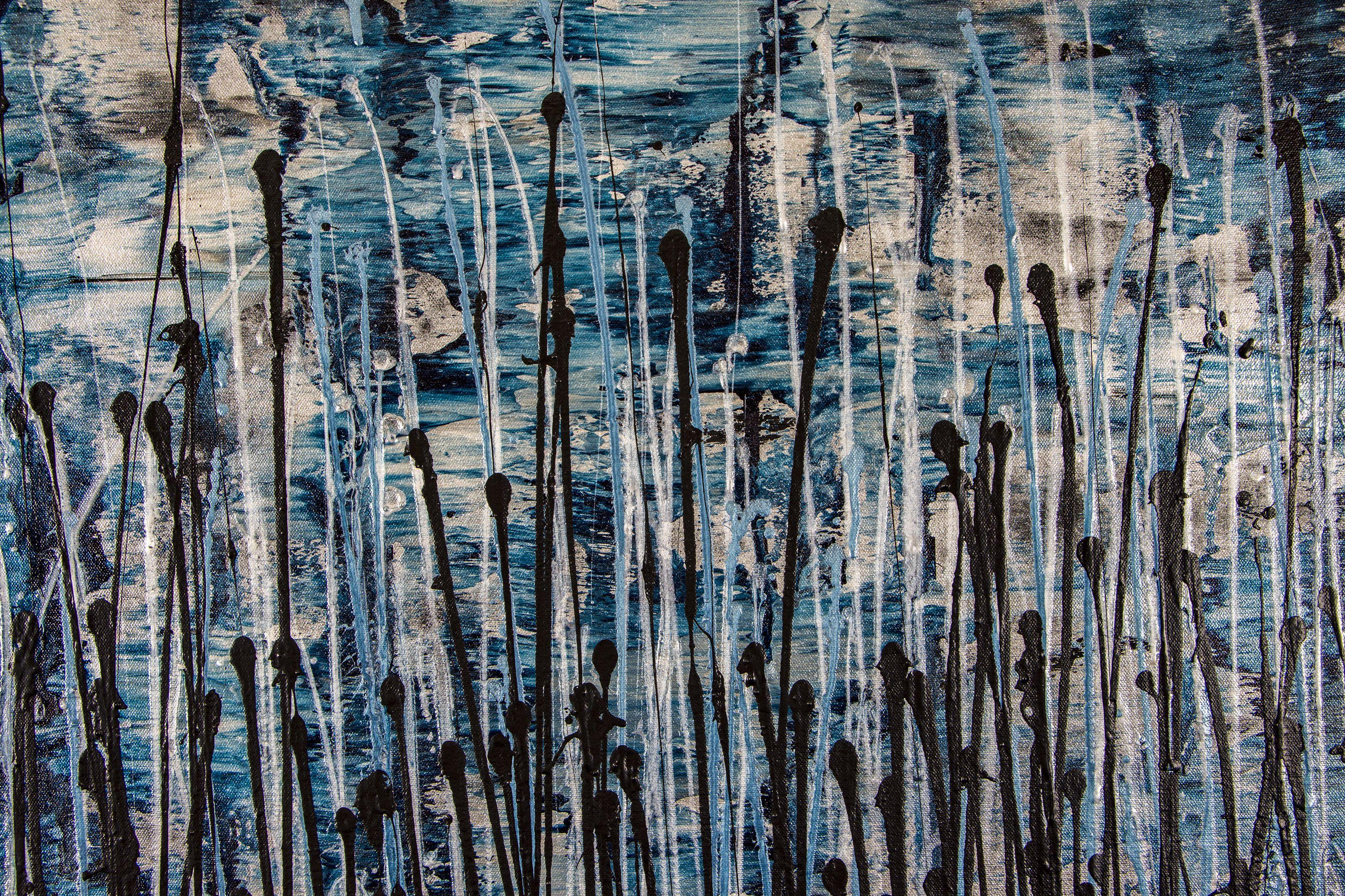 Gemälde: Acryl auf Leinwand.    Vibrierende expressionistische Inspiriert von der Natur abstrakten dunklen Indigo blau und silbernen Hintergrund mit Ausbruch von vielen Schattierungen von metallischen blau, zurück und Silber. Dieses Kunstwerk wird