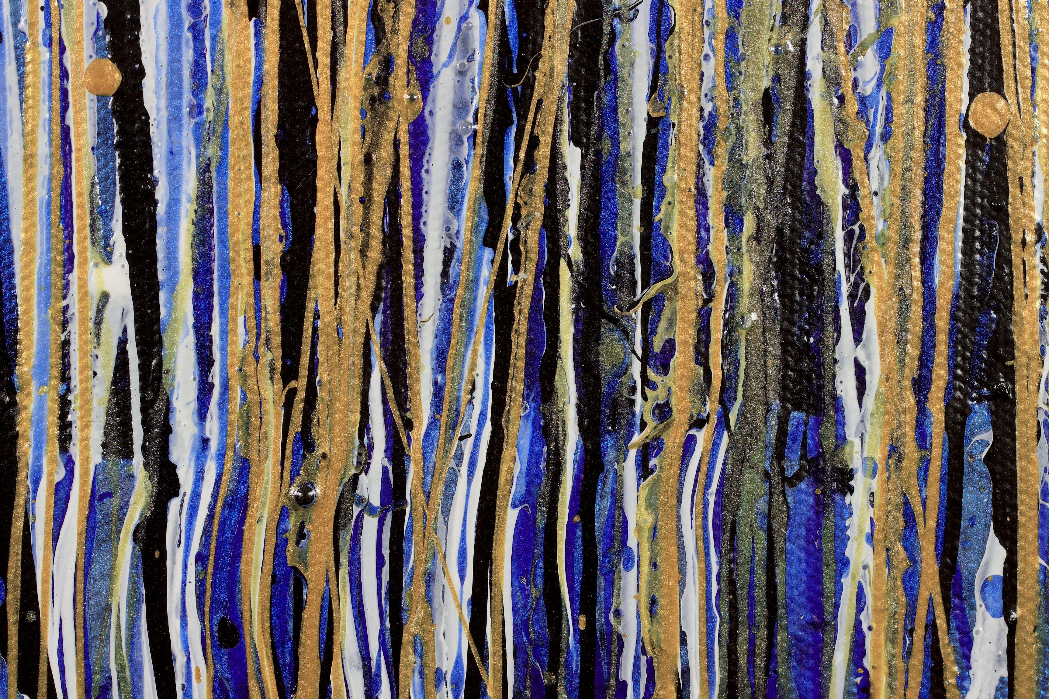 Scintille (sopra il blu iridescente), Pittura, Acrilico su tela - Abstract Painting Grigio di Nestor Toro