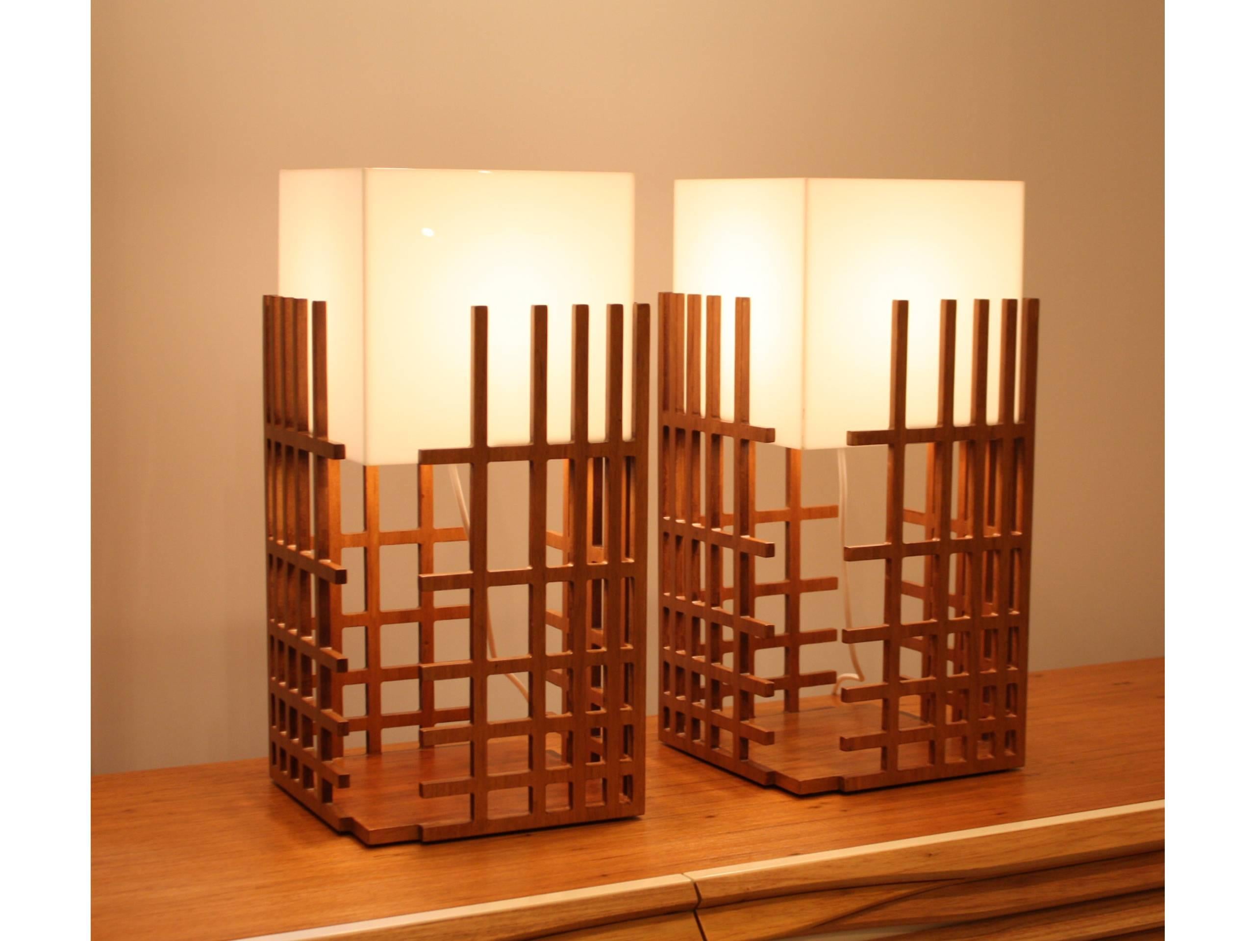 Net Brazilian Contemporary Wood Table Lamp by Lattoog In New Condition In Sao Paolo, BR