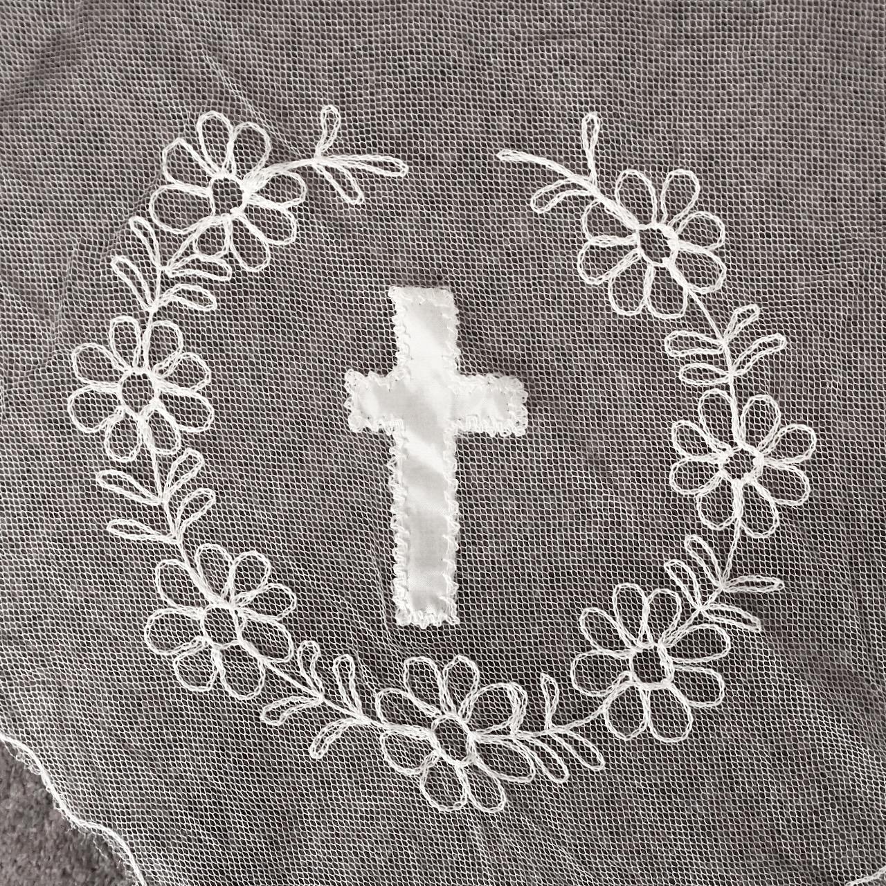 Net Wedding Veil with Silk Flowers Head Piece and Net Embroidered Communion Veil For Sale 3