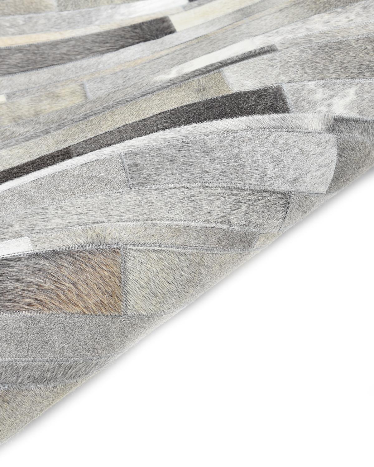 Neta, zeitgenössischer handgefertigter Rindsleder-Teppich, Grau im Zustand „Neu“ im Angebot in Norwalk, CT