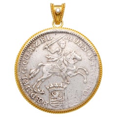 Ciondolo in oro 18 carati con diamante con cavaliere a cavallo dei Paesi Bassi del 1792 Ducaton
