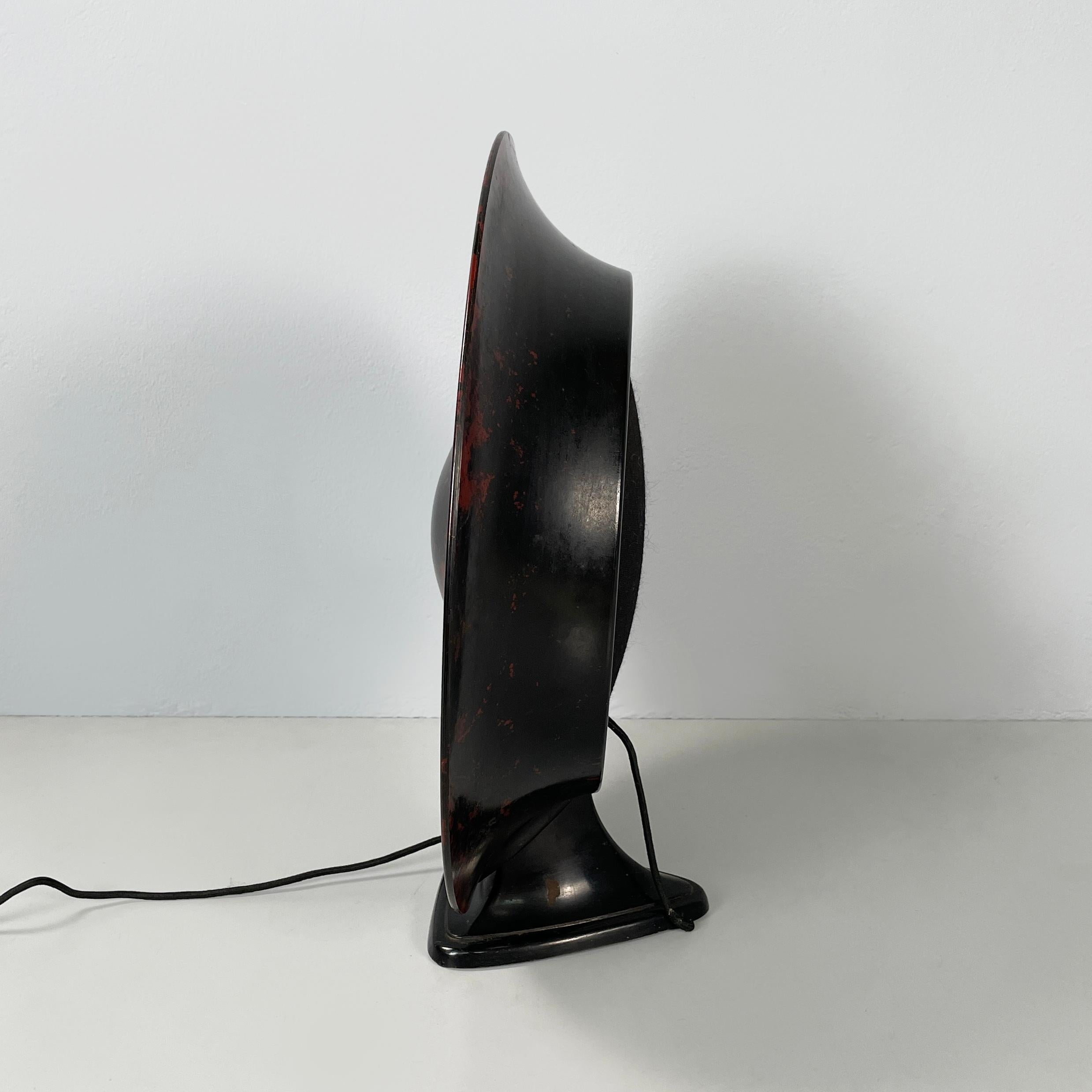 Dutch Netherlands Black and red bakelite speaker by Louis Kalff for Philips, 1930s For Sale