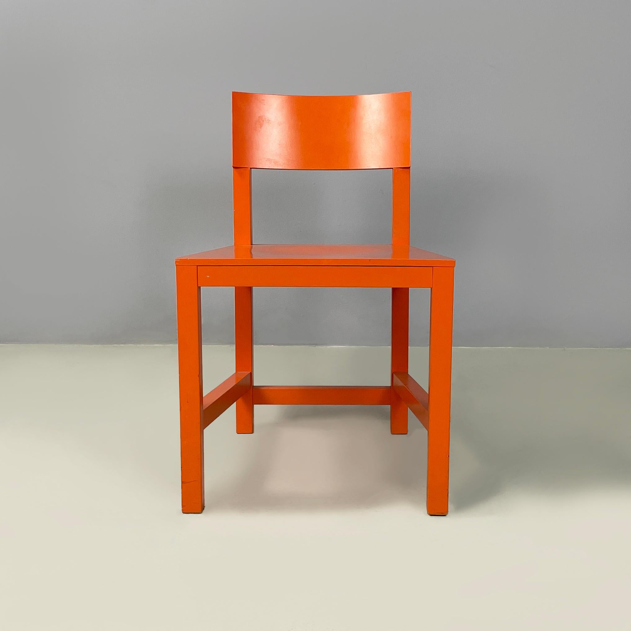 Netherlands modern Orange lacquered wooden chairs by Moooi, 2000s
Pair of chairs in bright orange lacquered wood. The backrest is rectangular and slightly curved, while the seat is square. The structure and legs have a square section. The