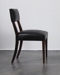 Chaise moderne Neto avec structure en bois et cuir argentin, par Costantini