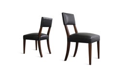 Neto Moderner Stuhl von Costantini mit Holzgestell und Argentinischem Leder