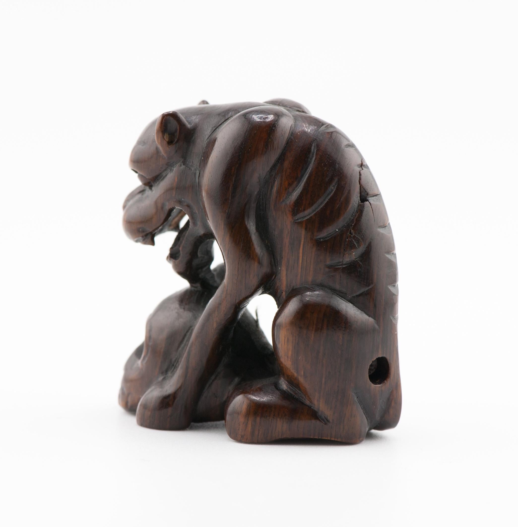 Netsuke 20th C Japanese Japan Dog eating Skull For Sale 1