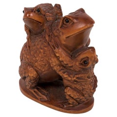 Netsuke in boxwood in the form of a group of toads stack on one another