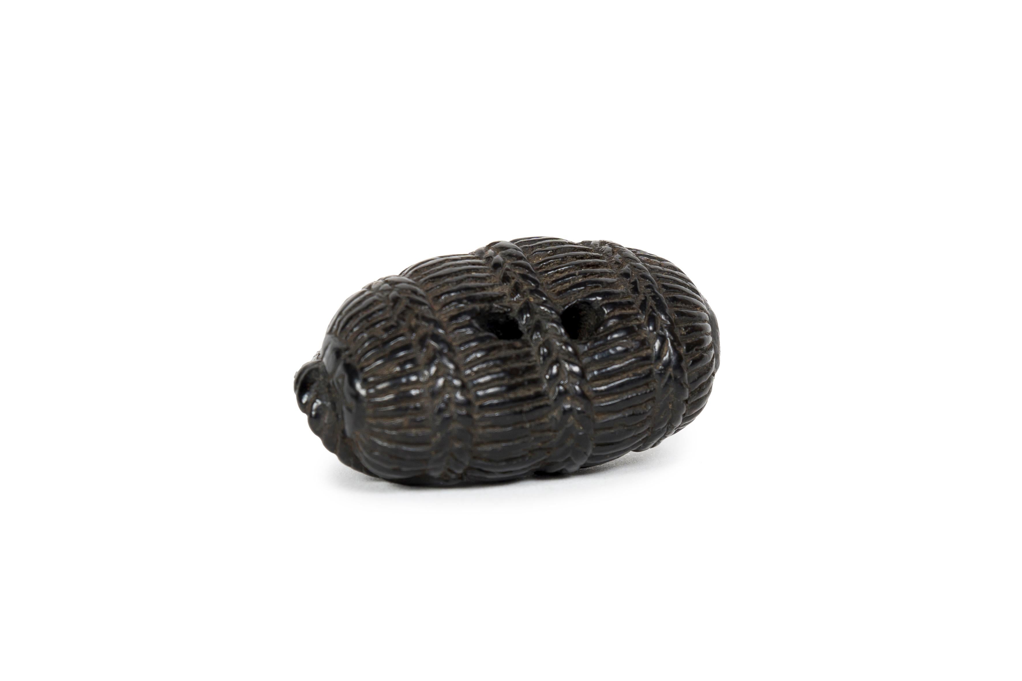 Sculpté Netsuke en ébène en forme de deux mices sur une belle pièce d'osier en vente