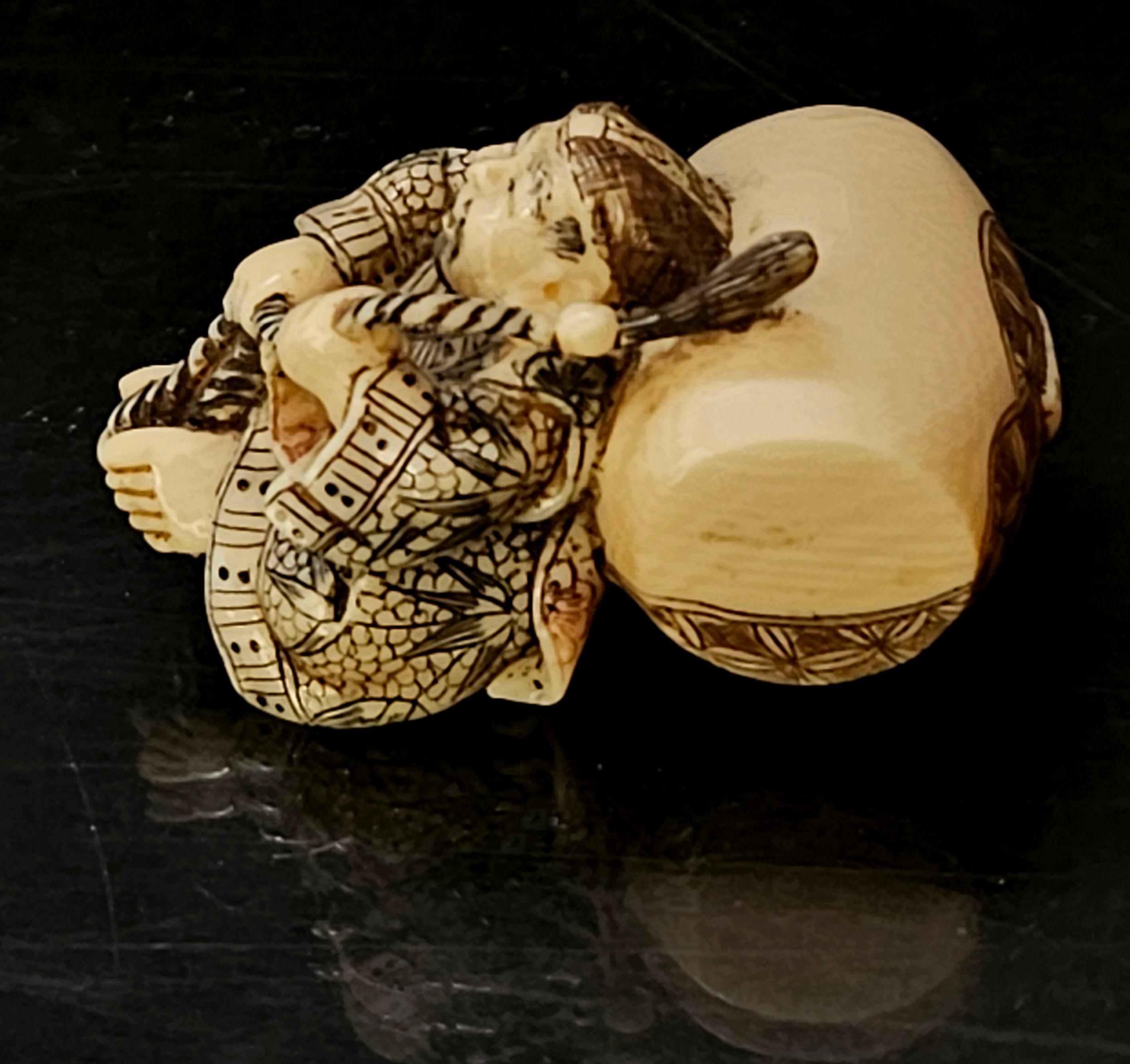 Japanese Carved Netsuke Polychrome Decorated Figur, Signed by Matsuyoshi, Meiji  For Sale 1