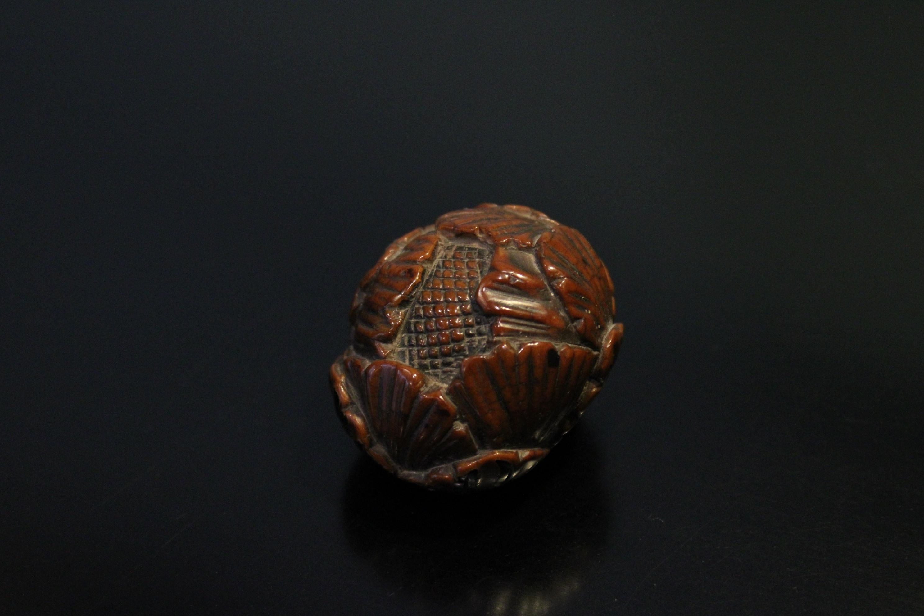 Japanese Netsuke Signed, Japan, Early 20th Century  For Sale