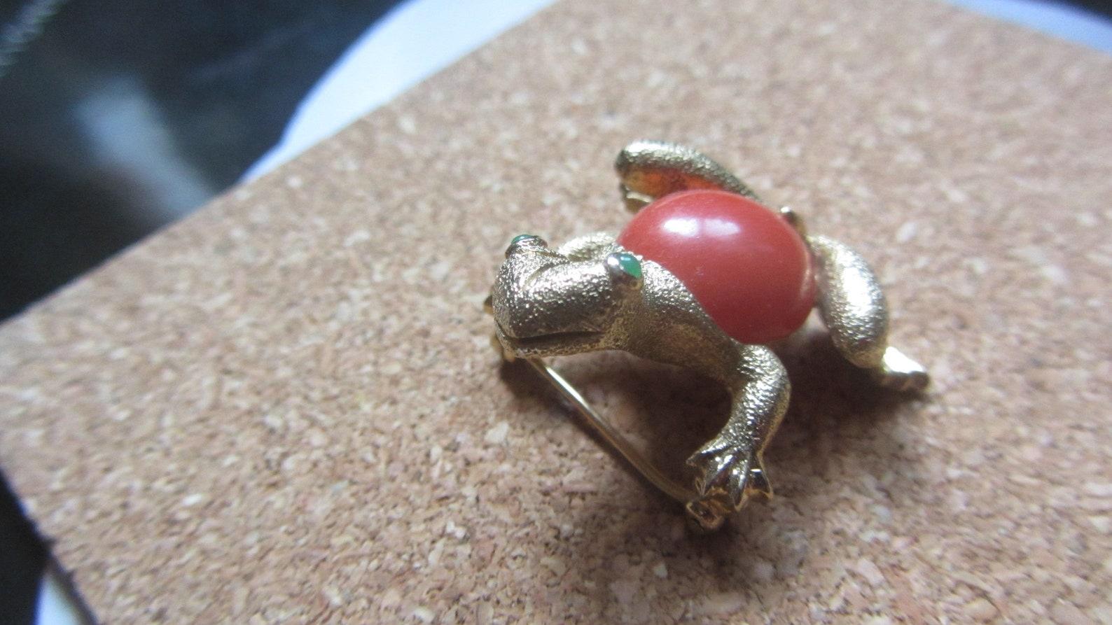 Women's Nettie Rosenstein Frog Brooch, Circa 1950s For Sale
