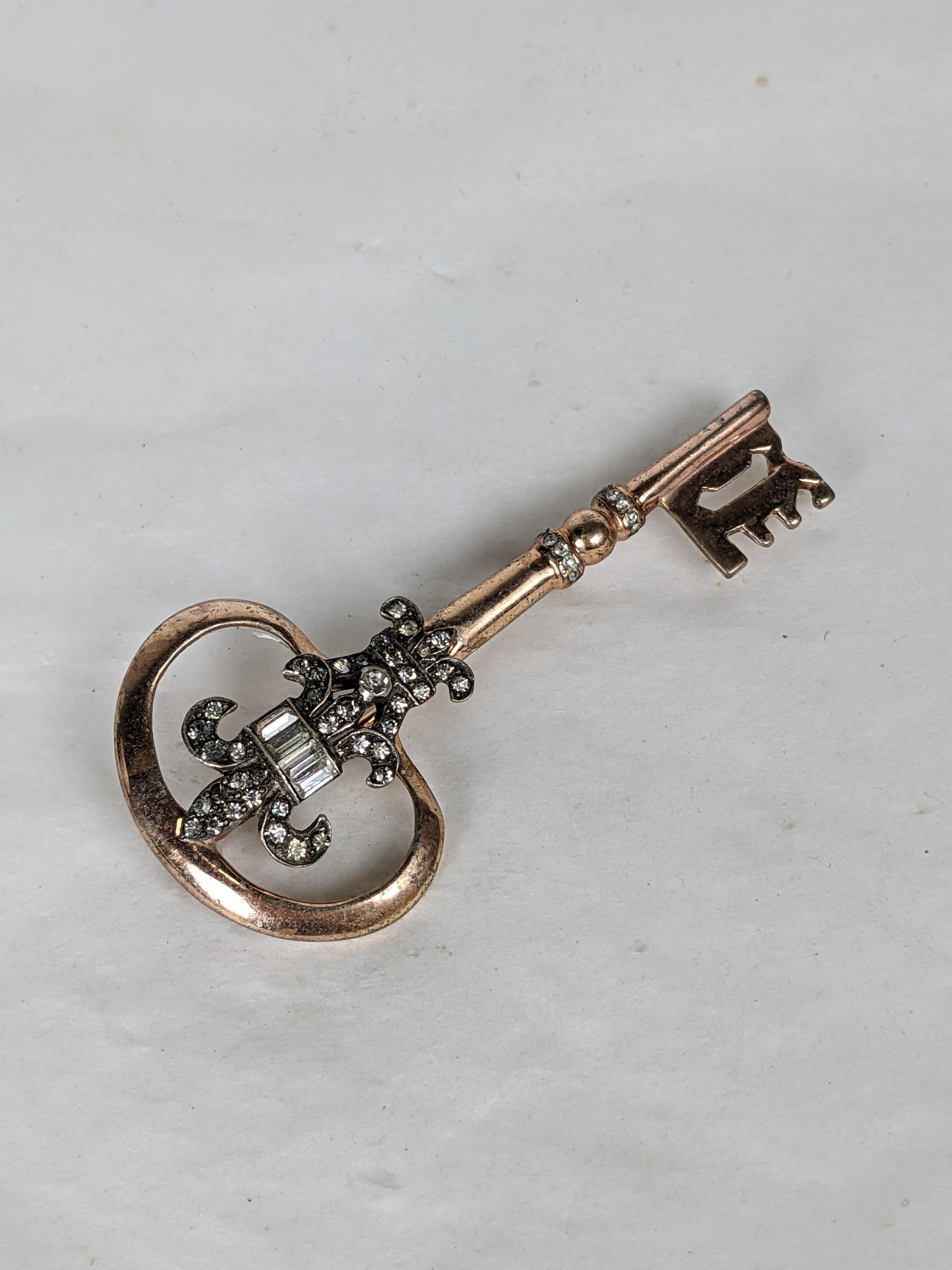 Nettie Rosenstein Sterling Silver Key Brooch In Excellent Condition For Sale In New York, NY