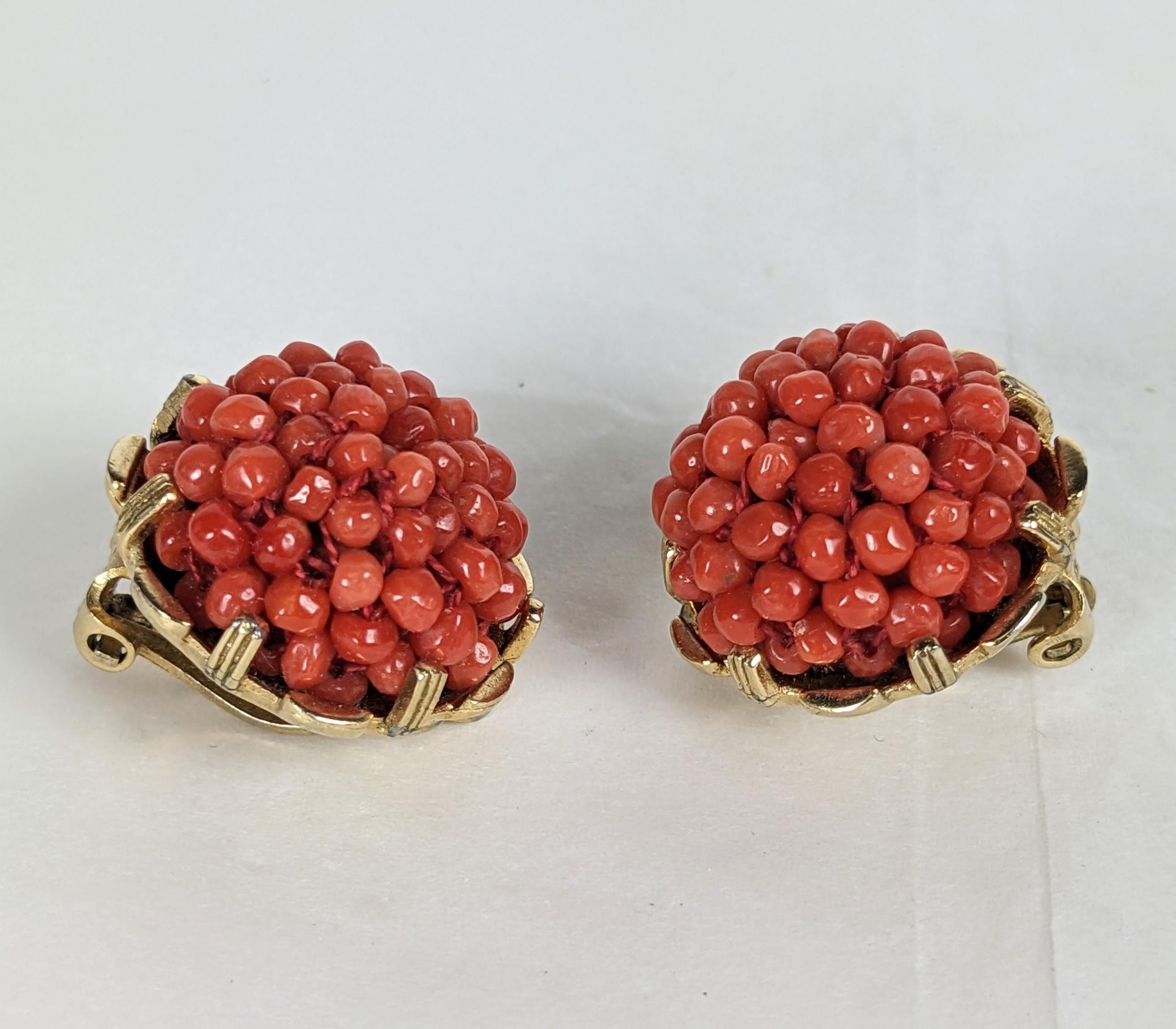 Pendientes de cuentas de coral tejidas Nettie Rosenstein Artesano en venta