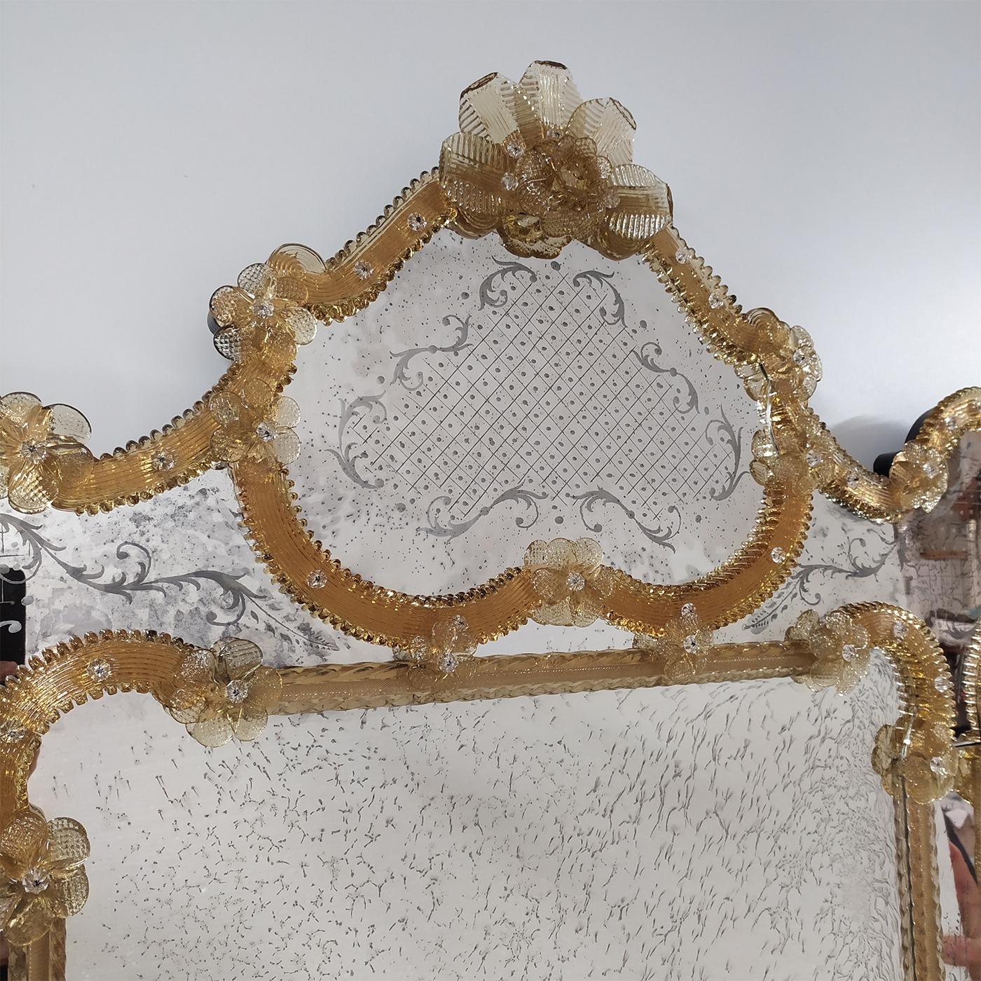 Nettuno Gold Murano Glass Mirror by Fratelli Tosi In New Condition For Sale In Milan, IT