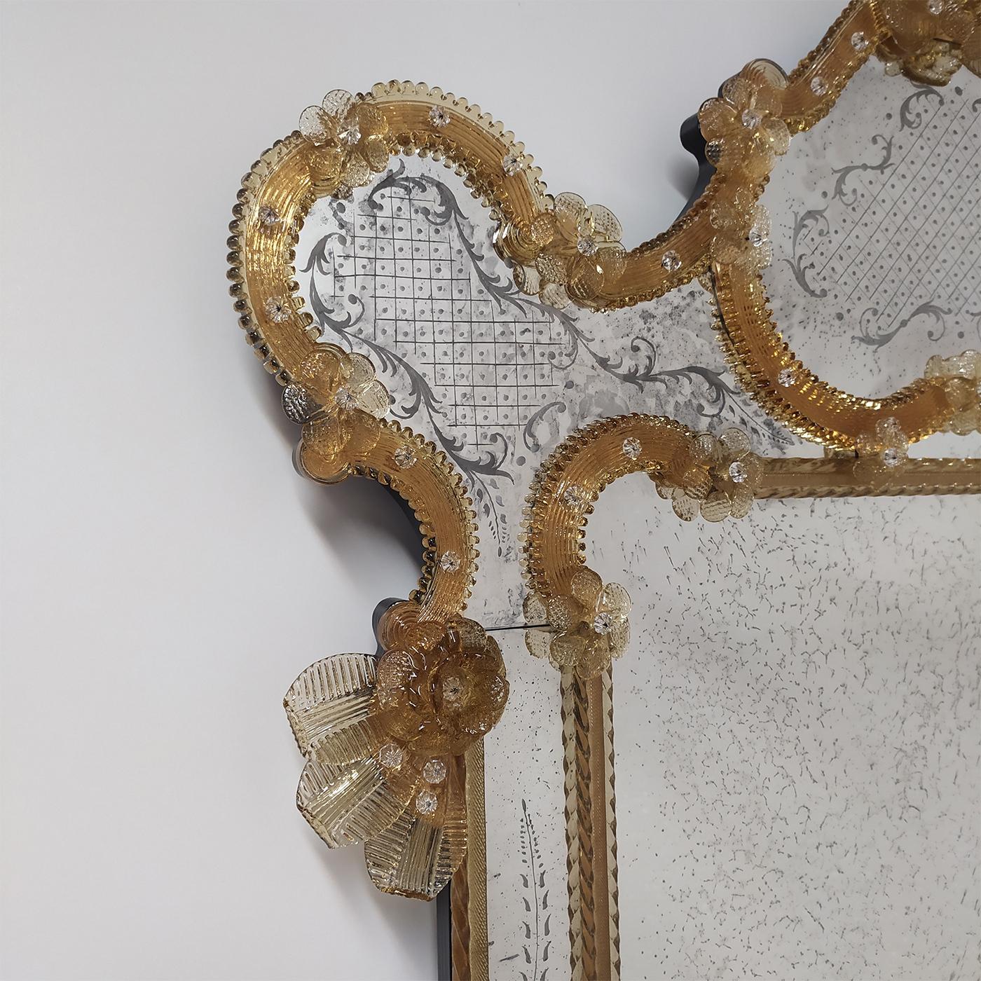 Contemporary Nettuno Gold Murano Glass Mirror by Fratelli Tosi For Sale